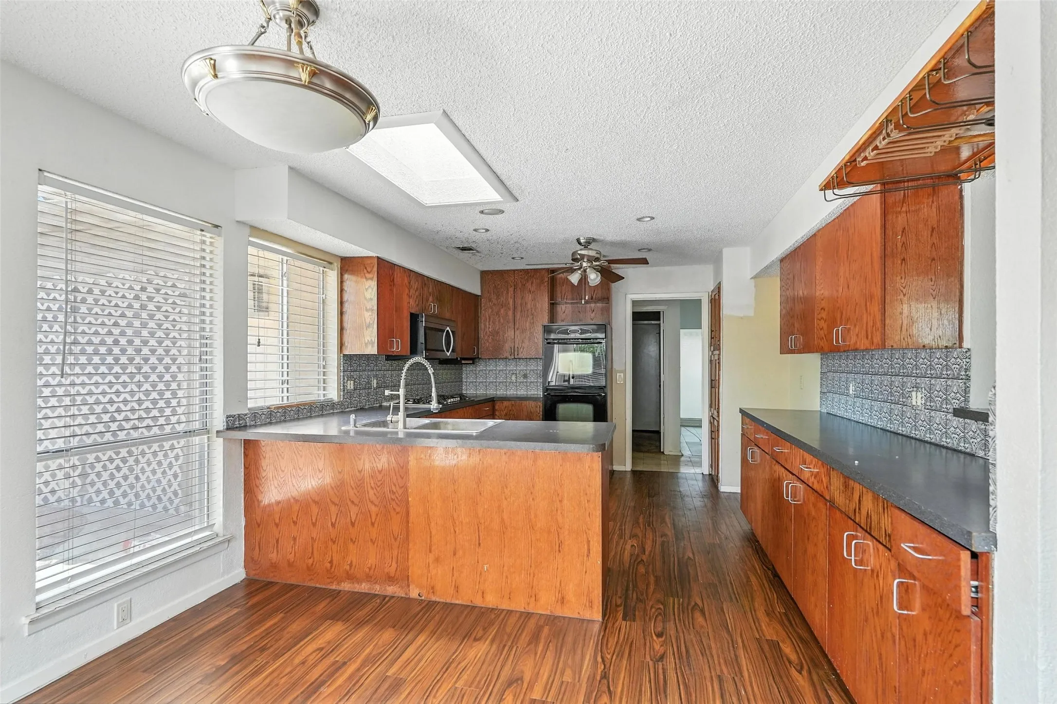 Single Family Residence For Rent in Denton County , 1744 Hartford Drive, Carrollton, Texas 75007, 3 Bedroom, 2 Bathroom, 2 Garage spaces, 2,025 Sqft, built in 1978, mls#21292956, Real Estate Agent in Carrollton, Homes For Rent in Denton county, Homes For Rent in Carrollton, Realtor in Carrollton Texas, Real Estate Brokerage Independent Realty Texas, Luminita Cordes Realtor