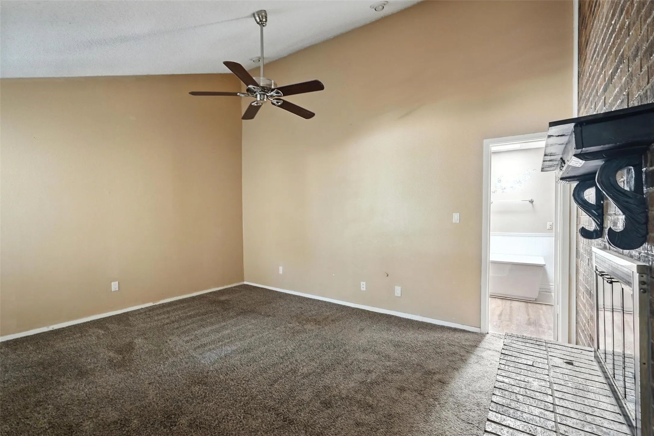 Single Family Residence For Rent in Denton County , 1744 Hartford Drive, Carrollton, Texas 75007, 3 Bedroom, 2 Bathroom, 2 Garage spaces, 2,025 Sqft, built in 1978, mls#21292956, Real Estate Agent in Carrollton, Homes For Rent in Denton county, Homes For Rent in Carrollton, Realtor in Carrollton Texas, Real Estate Brokerage Independent Realty Texas, Luminita Cordes Realtor