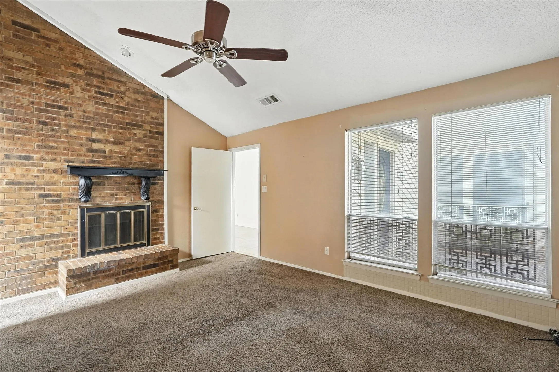 Single Family Residence For Rent in Denton County , 1744 Hartford Drive, Carrollton, Texas 75007, 3 Bedroom, 2 Bathroom, 2 Garage spaces, 2,025 Sqft, built in 1978, mls#21292956, Real Estate Agent in Carrollton, Homes For Rent in Denton county, Homes For Rent in Carrollton, Realtor in Carrollton Texas, Real Estate Brokerage Independent Realty Texas, Luminita Cordes Realtor