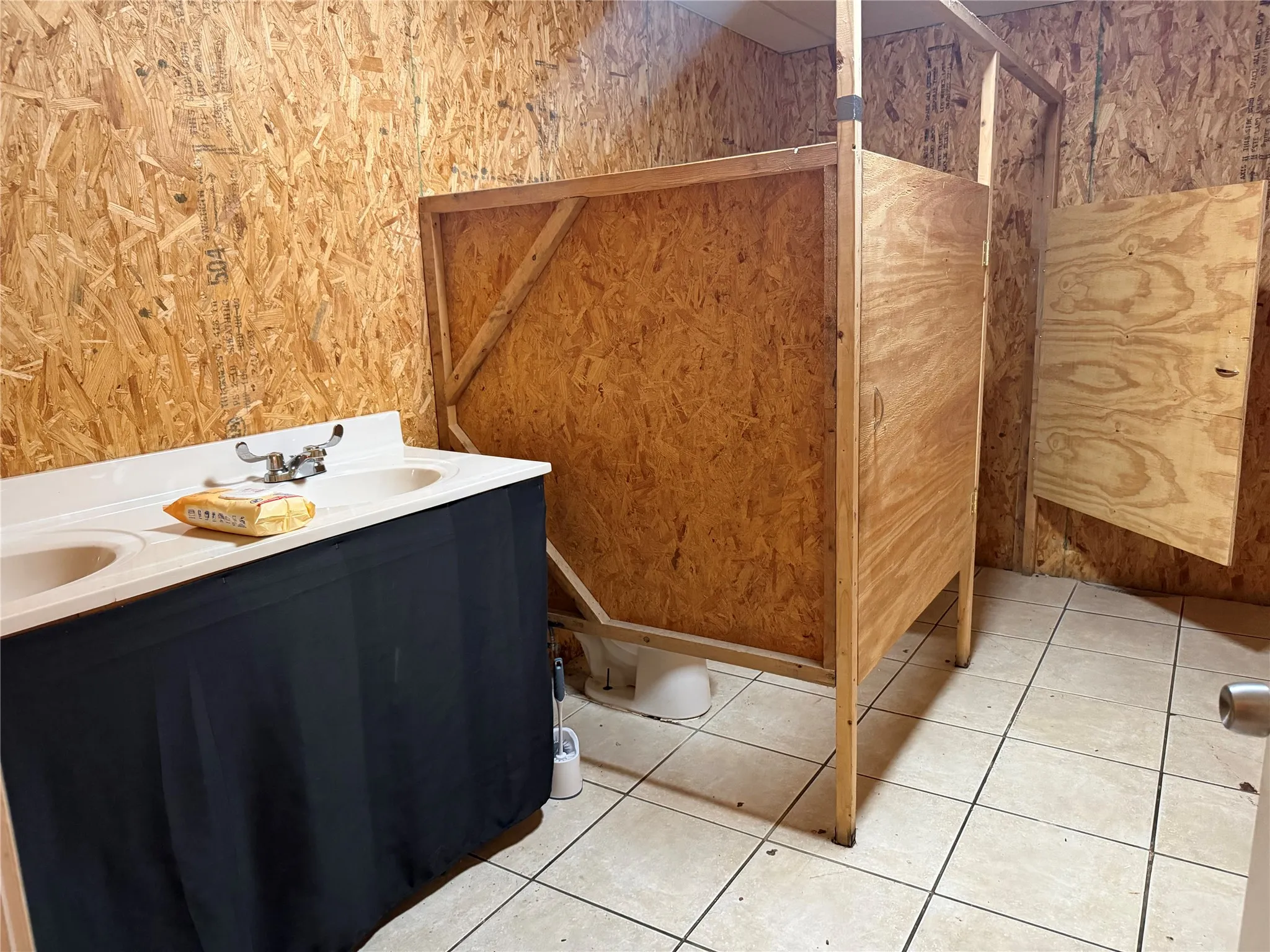Retail For Sale in Van Zandt County , 17445 FM 17, Canton, Texas 75103, 0, 0, Garage spaces, 0 Sqft, built in 1995, mls#21293240, Real Estate Agent in Canton, Homes For Sale in Van Zandt county, Homes For Sale in Canton, Realtor in Canton Texas, Real Estate Brokerage Independent Realty Texas, Luminita Cordes Realtor