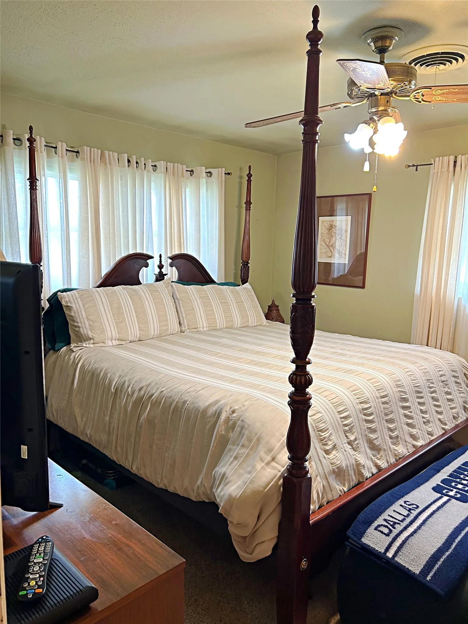 Single Family Residence For Sale in Dallas County , 105 Lindenwood Drive, Lancaster, Texas 75134, 3 Bedroom, 2 Bathroom, 2 Garage spaces, 2,428 Sqft, built in 1960, Price $340,000, mls#21292727, Real Estate Agent in Lancaster, Homes For Sale in Dallas county, Homes For Sale in Lancaster, Realtor in Lancaster Texas, Real Estate Brokerage Independent Realty Texas, Luminita Cordes Realtor