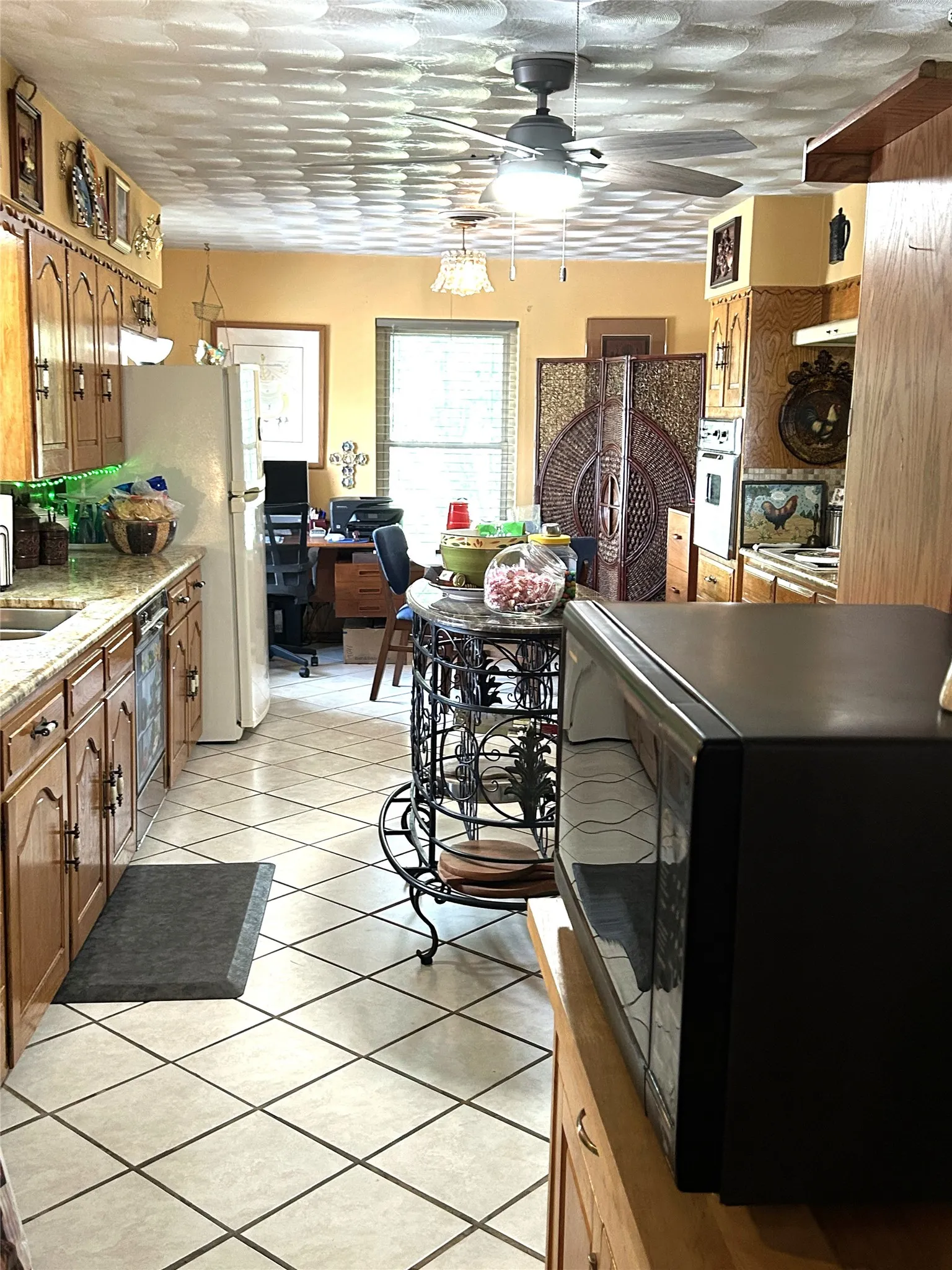 Single Family Residence For Sale in Dallas County , 105 Lindenwood Drive, Lancaster, Texas 75134, 3 Bedroom, 2 Bathroom, 2 Garage spaces, 2,428 Sqft, built in 1960, Price $340,000, mls#21292727, Real Estate Agent in Lancaster, Homes For Sale in Dallas county, Homes For Sale in Lancaster, Realtor in Lancaster Texas, Real Estate Brokerage Independent Realty Texas, Luminita Cordes Realtor