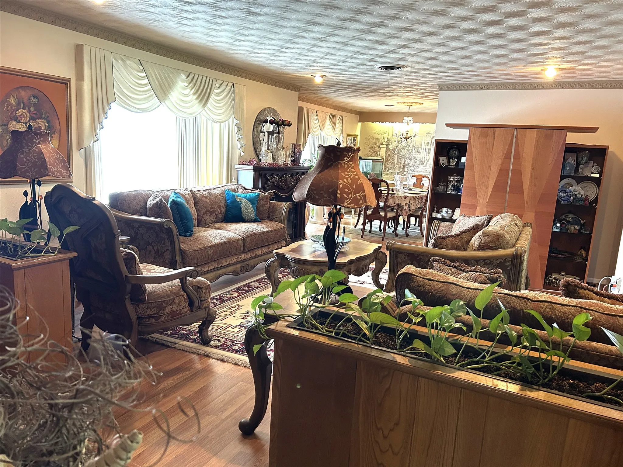 Single Family Residence For Sale in Dallas County , 105 Lindenwood Drive, Lancaster, Texas 75134, 3 Bedroom, 2 Bathroom, 2 Garage spaces, 2,428 Sqft, built in 1960, Price $340,000, mls#21292727, Real Estate Agent in Lancaster, Homes For Sale in Dallas county, Homes For Sale in Lancaster, Realtor in Lancaster Texas, Real Estate Brokerage Independent Realty Texas, Luminita Cordes Realtor