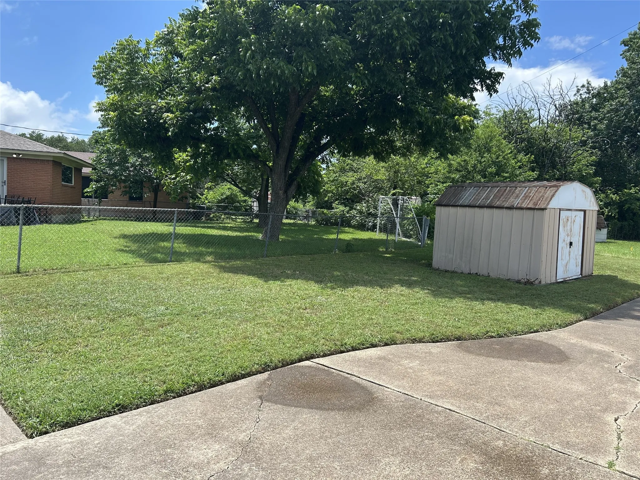 Single Family Residence For Sale in Dallas County , 105 Lindenwood Drive, Lancaster, Texas 75134, 3 Bedroom, 2 Bathroom, 2 Garage spaces, 2,428 Sqft, built in 1960, Price $340,000, mls#21292727, Real Estate Agent in Lancaster, Homes For Sale in Dallas county, Homes For Sale in Lancaster, Realtor in Lancaster Texas, Real Estate Brokerage Independent Realty Texas, Luminita Cordes Realtor