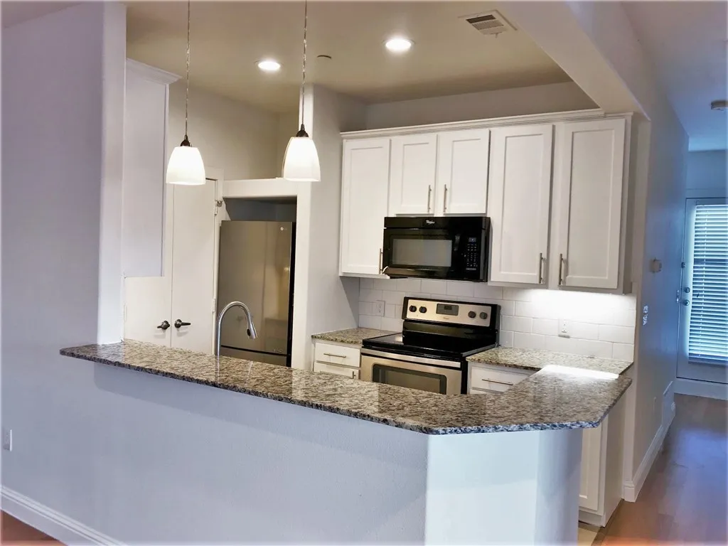 Condominium For Rent in Dallas County , 6159 Oram Street 302, Dallas, Texas 75214, 3 Bedroom, 2 Bathroom, 2 Garage spaces, 1,750 Sqft, built in 2007, mls#21290849, Real Estate Agent in Dallas, Homes For Rent in Dallas county, Homes For Rent in Dallas, Realtor in Dallas Texas, Real Estate Brokerage Independent Realty Texas, Luminita Cordes Realtor