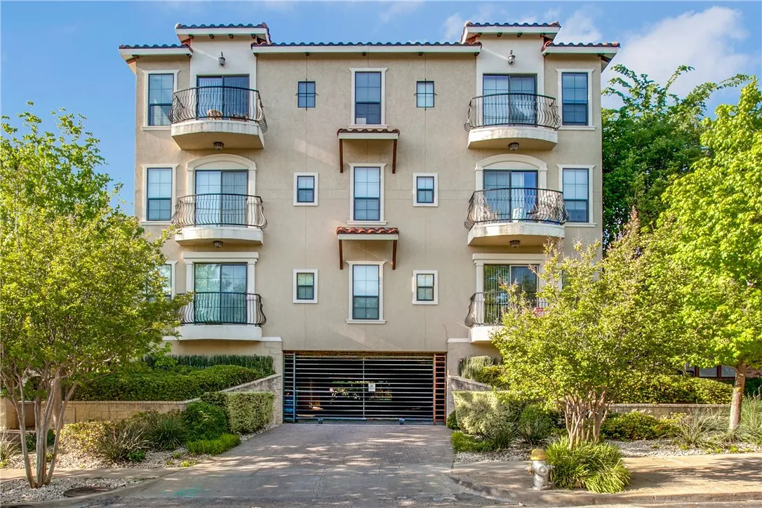 Condominium For Rent in Dallas County , 6159 Oram Street 302, Dallas, Texas 75214, 3 Bedroom, 2 Bathroom, 2 Garage spaces, 1,750 Sqft, built in 2007, mls#21290849, Real Estate Agent in Dallas, Homes For Rent in Dallas county, Homes For Rent in Dallas, Realtor in Dallas Texas, Real Estate Brokerage Independent Realty Texas, Luminita Cordes Realtor