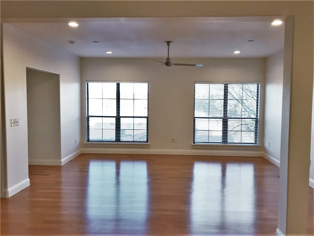 Condominium For Rent in Dallas County , 6159 Oram Street 302, Dallas, Texas 75214, 3 Bedroom, 2 Bathroom, 2 Garage spaces, 1,750 Sqft, built in 2007, mls#21290849, Real Estate Agent in Dallas, Homes For Rent in Dallas county, Homes For Rent in Dallas, Realtor in Dallas Texas, Real Estate Brokerage Independent Realty Texas, Luminita Cordes Realtor
