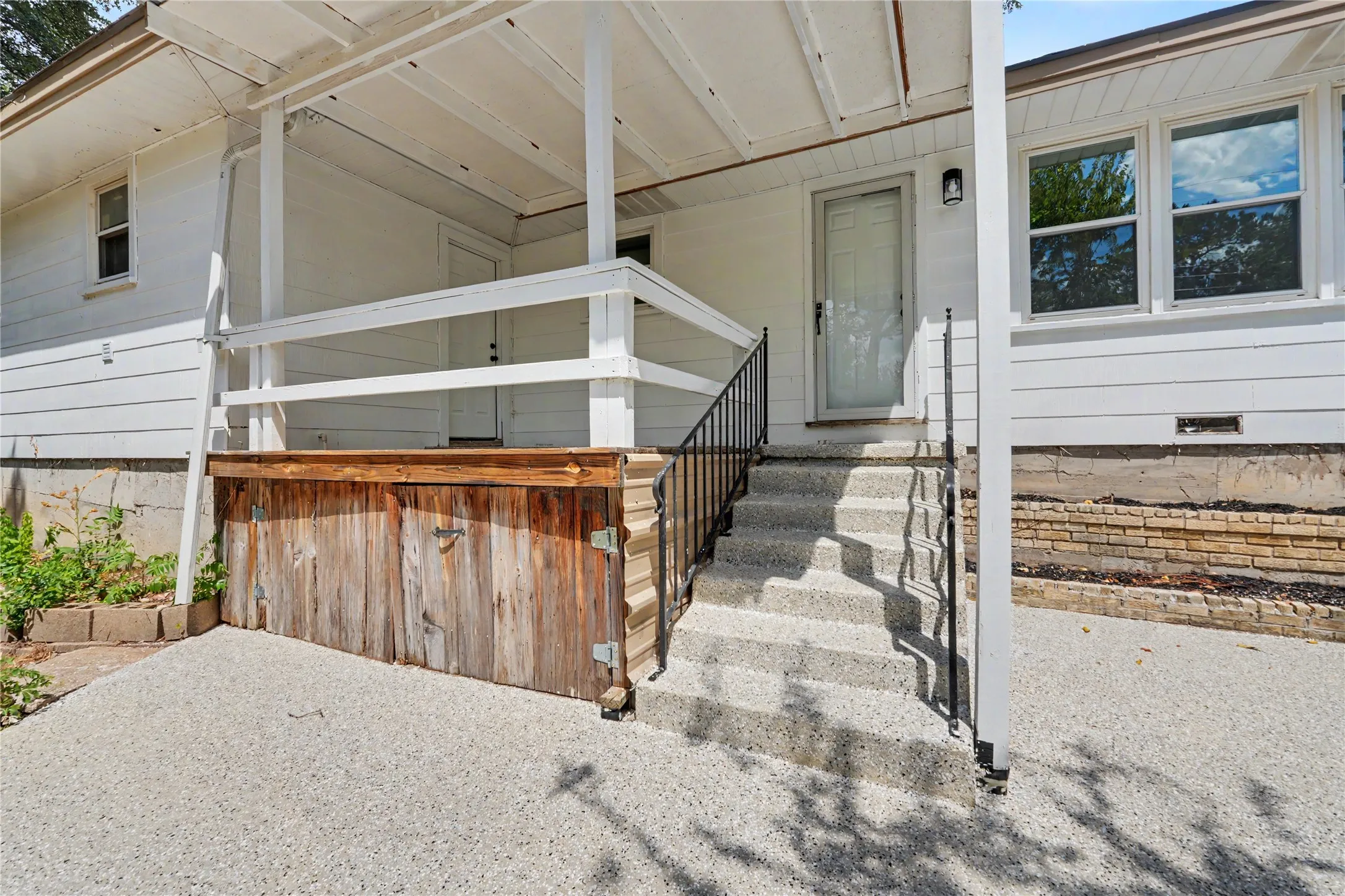 Single Family Residence For Sale in Mc Lennan County , 4600 Robinwood Drive, Waco, Texas 76708, 3 Bedroom, 2 Bathroom, 2 Garage spaces, 1,680 Sqft, built in 1958, mls#21293251, Real Estate Agent in Waco, Homes For Sale in Mc Lennan county, Homes For Sale in Waco, Realtor in Waco Texas, Real Estate Brokerage Independent Realty Texas, Luminita Cordes Realtor