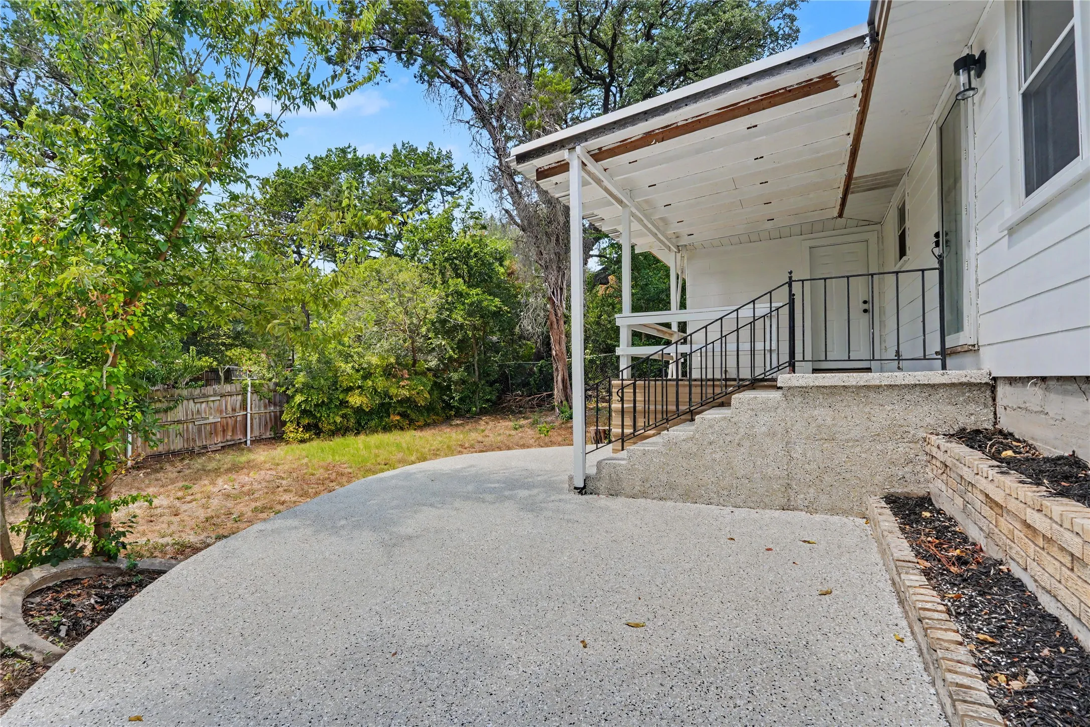 Single Family Residence For Sale in Mc Lennan County , 4600 Robinwood Drive, Waco, Texas 76708, 3 Bedroom, 2 Bathroom, 2 Garage spaces, 1,680 Sqft, built in 1958, mls#21293251, Real Estate Agent in Waco, Homes For Sale in Mc Lennan county, Homes For Sale in Waco, Realtor in Waco Texas, Real Estate Brokerage Independent Realty Texas, Luminita Cordes Realtor