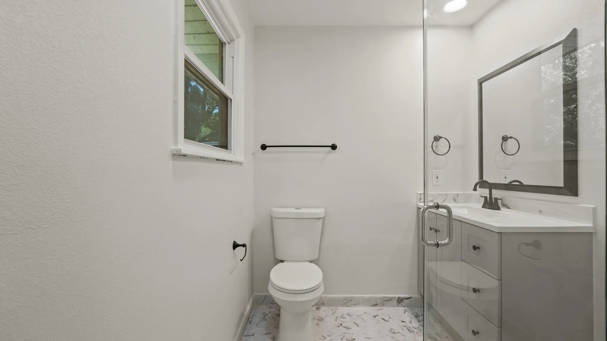 Single Family Residence For Sale in Mc Lennan County , 4600 Robinwood Drive, Waco, Texas 76708, 3 Bedroom, 2 Bathroom, 2 Garage spaces, 1,680 Sqft, built in 1958, mls#21293251, Real Estate Agent in Waco, Homes For Sale in Mc Lennan county, Homes For Sale in Waco, Realtor in Waco Texas, Real Estate Brokerage Independent Realty Texas, Luminita Cordes Realtor