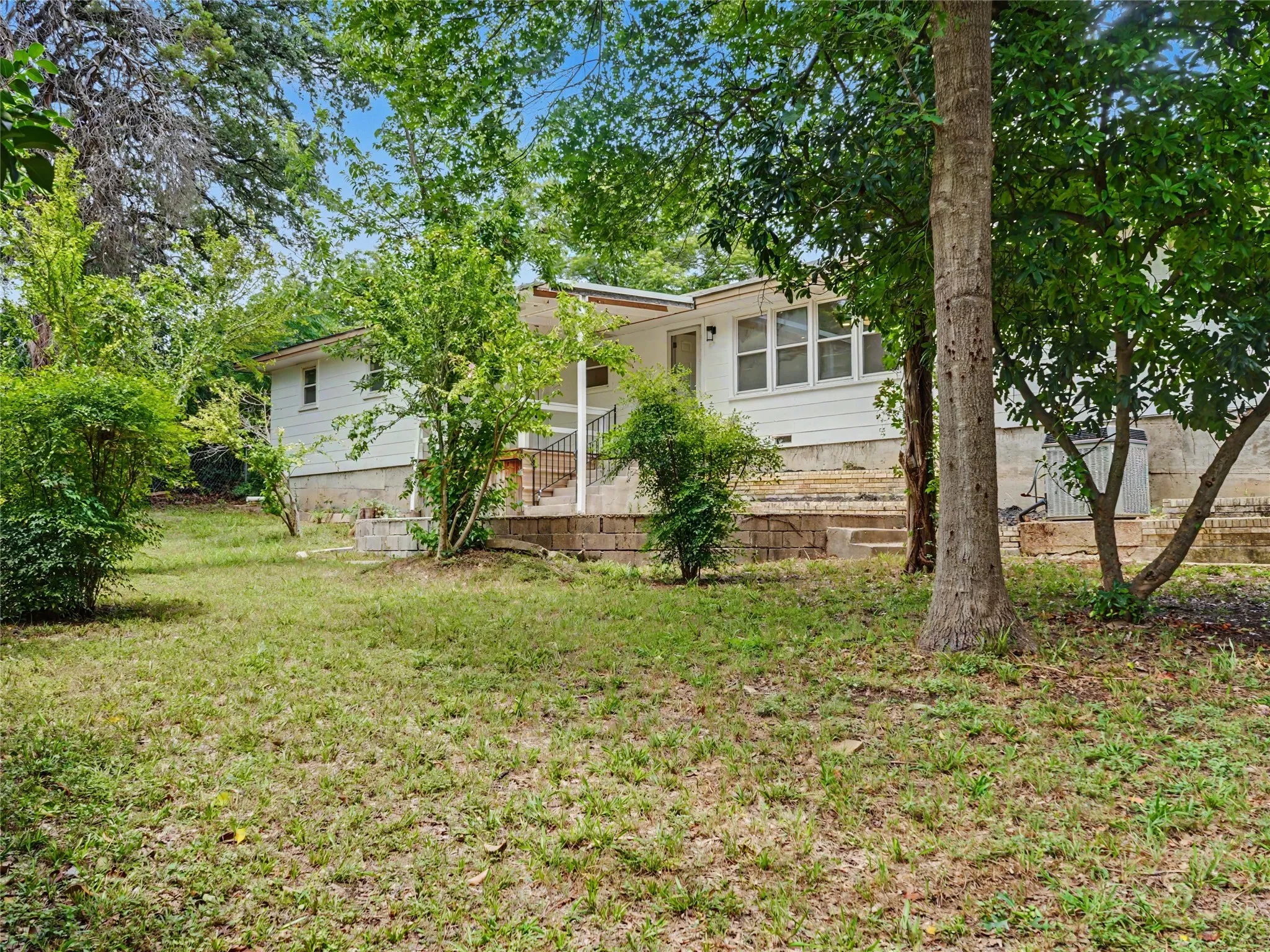 Single Family Residence For Sale in Mc Lennan County , 4600 Robinwood Drive, Waco, Texas 76708, 3 Bedroom, 2 Bathroom, 2 Garage spaces, 1,680 Sqft, built in 1958, mls#21293251, Real Estate Agent in Waco, Homes For Sale in Mc Lennan county, Homes For Sale in Waco, Realtor in Waco Texas, Real Estate Brokerage Independent Realty Texas, Luminita Cordes Realtor