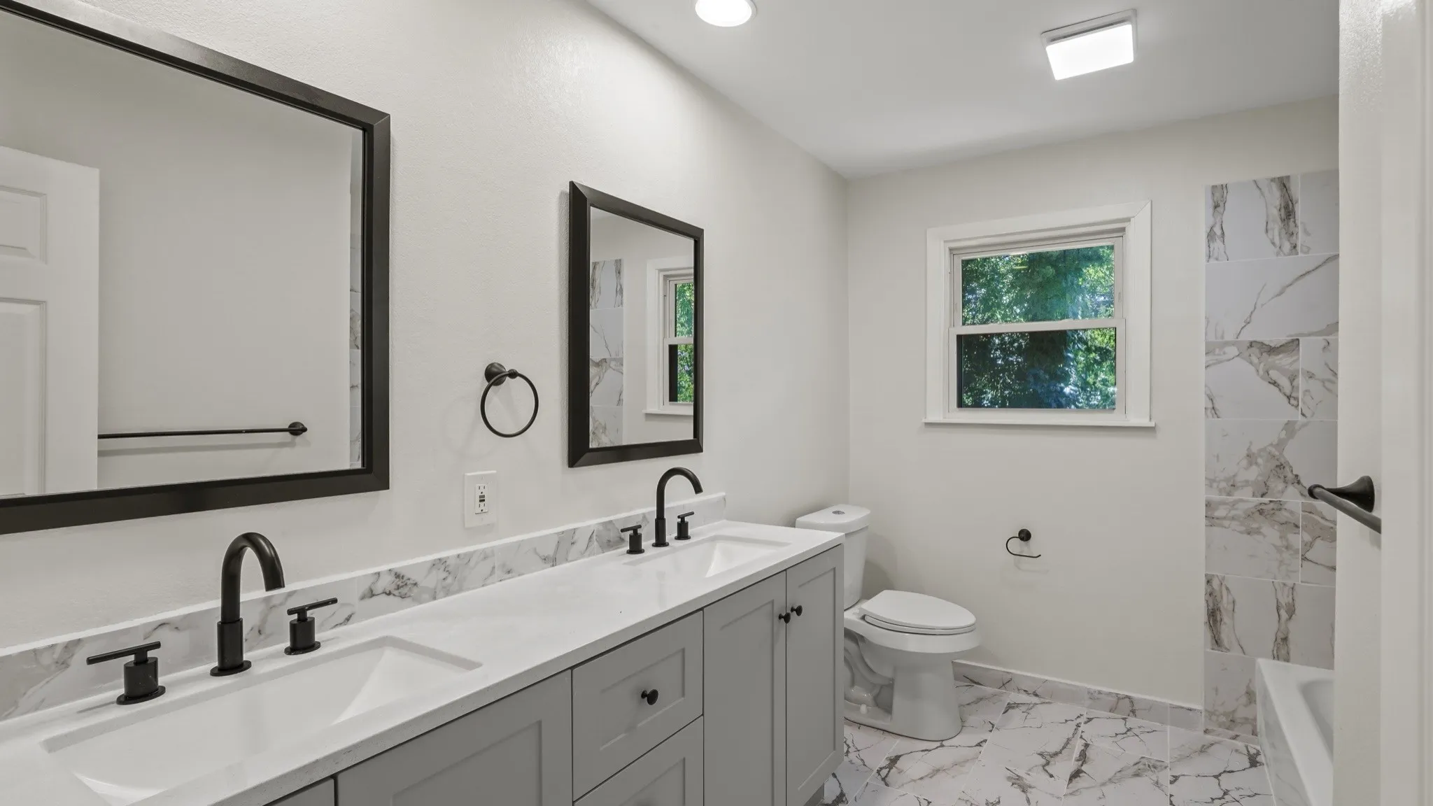 Single Family Residence For Sale in Mc Lennan County , 4600 Robinwood Drive, Waco, Texas 76708, 3 Bedroom, 2 Bathroom, 2 Garage spaces, 1,680 Sqft, built in 1958, mls#21293251, Real Estate Agent in Waco, Homes For Sale in Mc Lennan county, Homes For Sale in Waco, Realtor in Waco Texas, Real Estate Brokerage Independent Realty Texas, Luminita Cordes Realtor