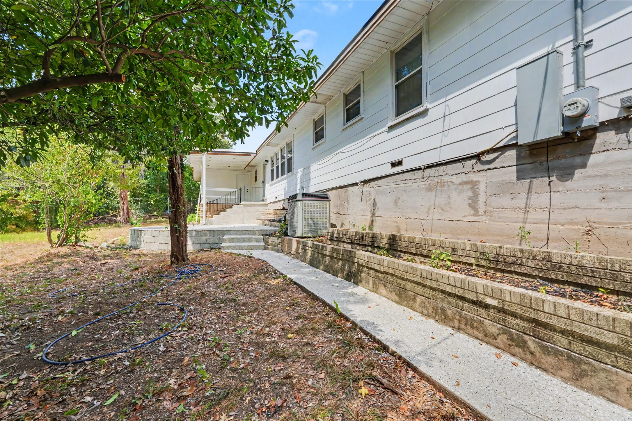 Single Family Residence For Sale in Mc Lennan County , 4600 Robinwood Drive, Waco, Texas 76708, 3 Bedroom, 2 Bathroom, 2 Garage spaces, 1,680 Sqft, built in 1958, mls#21293251, Real Estate Agent in Waco, Homes For Sale in Mc Lennan county, Homes For Sale in Waco, Realtor in Waco Texas, Real Estate Brokerage Independent Realty Texas, Luminita Cordes Realtor