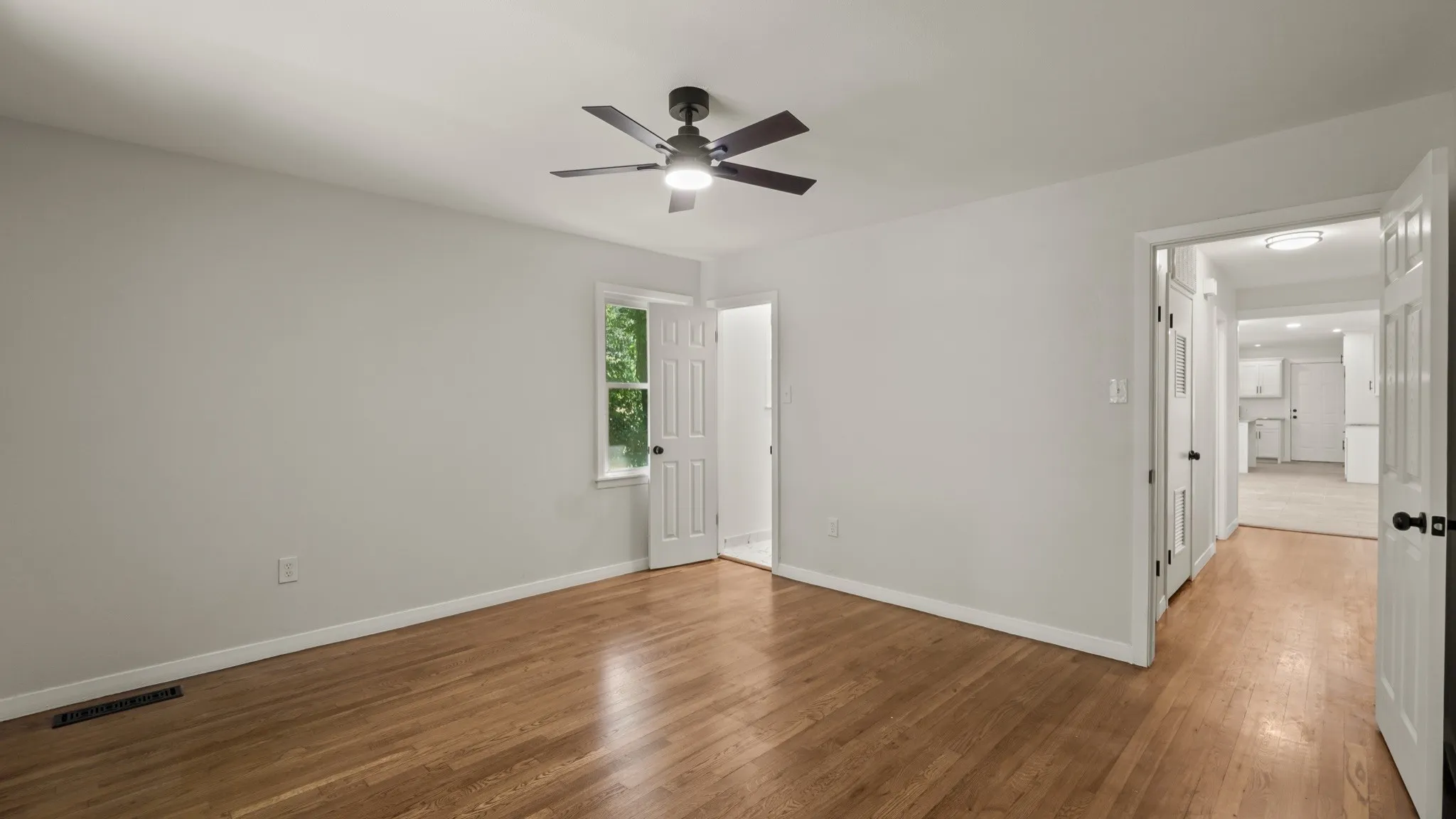Single Family Residence For Sale in Mc Lennan County , 4600 Robinwood Drive, Waco, Texas 76708, 3 Bedroom, 2 Bathroom, 2 Garage spaces, 1,680 Sqft, built in 1958, mls#21293251, Real Estate Agent in Waco, Homes For Sale in Mc Lennan county, Homes For Sale in Waco, Realtor in Waco Texas, Real Estate Brokerage Independent Realty Texas, Luminita Cordes Realtor