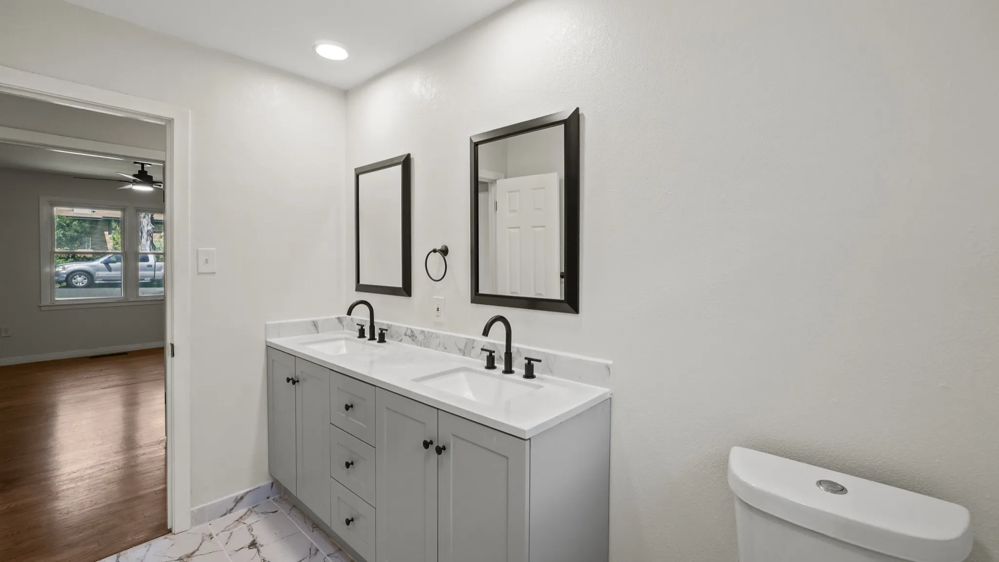 Single Family Residence For Sale in Mc Lennan County , 4600 Robinwood Drive, Waco, Texas 76708, 3 Bedroom, 2 Bathroom, 2 Garage spaces, 1,680 Sqft, built in 1958, mls#21293251, Real Estate Agent in Waco, Homes For Sale in Mc Lennan county, Homes For Sale in Waco, Realtor in Waco Texas, Real Estate Brokerage Independent Realty Texas, Luminita Cordes Realtor