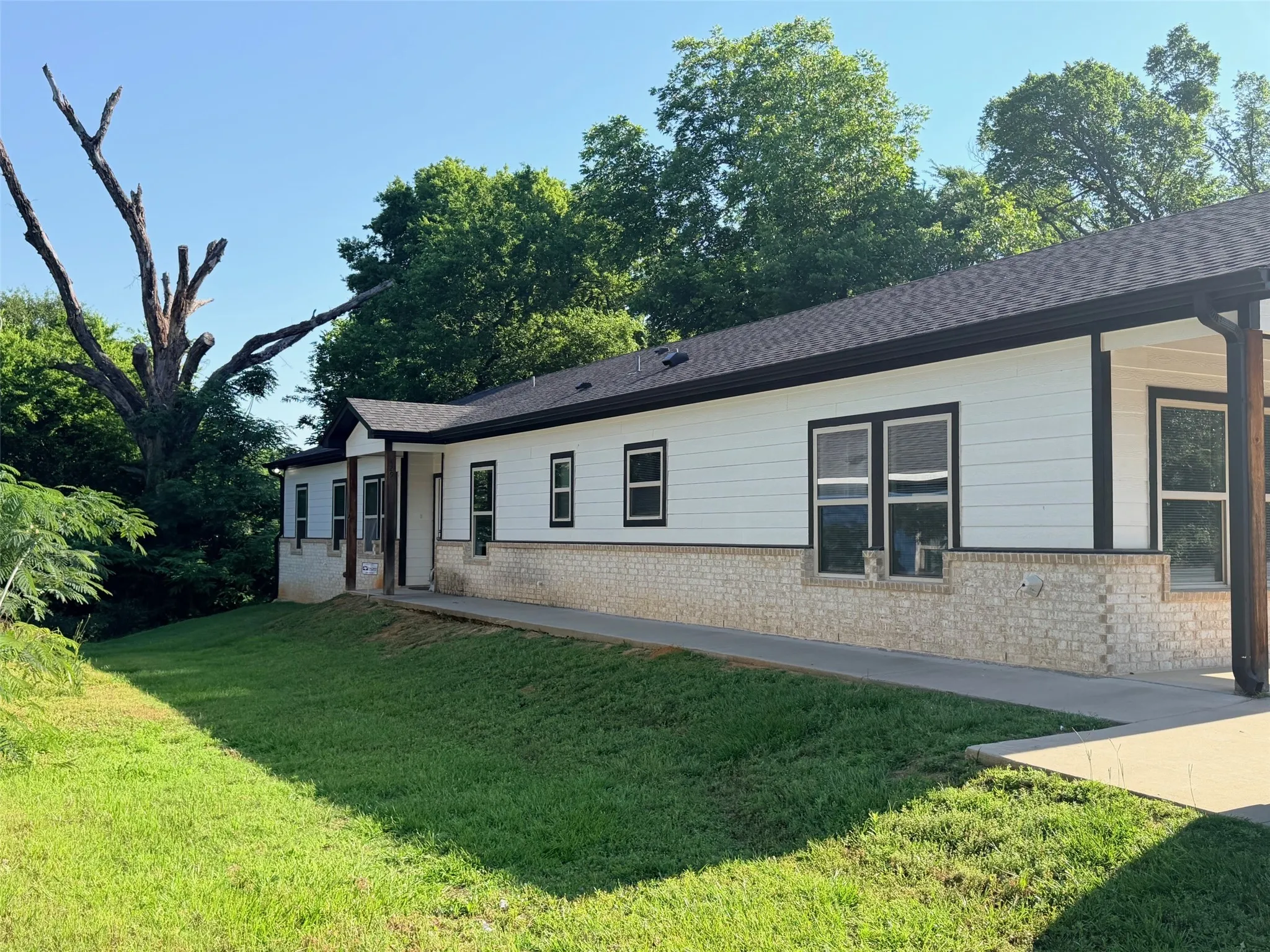 Duplex For Sale in Smith County , 501 W Vance, Tyler, Texas 75702, 5 Bedroom, 4 Bathroom, Garage spaces, 0 Sqft, built in 2021, mls#21292240, Real Estate Agent in Tyler, Homes For Sale in Smith county, Homes For Sale in Tyler, Realtor in Tyler Texas, Real Estate Brokerage Independent Realty Texas, Luminita Cordes Realtor