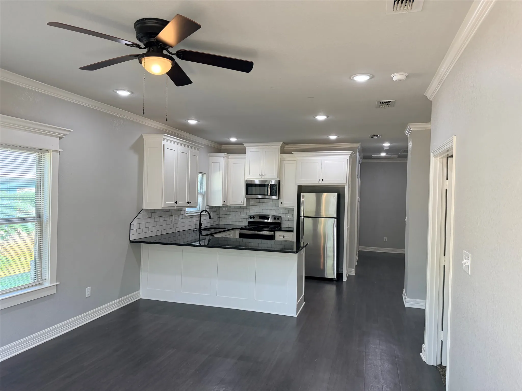 Duplex For Sale in Smith County , 501 W Vance, Tyler, Texas 75702, 5 Bedroom, 4 Bathroom, Garage spaces, 0 Sqft, built in 2021, mls#21292240, Real Estate Agent in Tyler, Homes For Sale in Smith county, Homes For Sale in Tyler, Realtor in Tyler Texas, Real Estate Brokerage Independent Realty Texas, Luminita Cordes Realtor