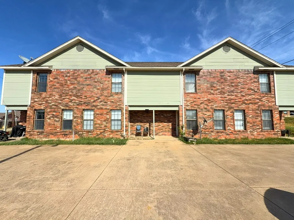Apartment For Rent in Collin County , 807 W Walnut Street W C2, Celina, Texas 75009, 2 Bedroom, 2 Bathroom, Garage spaces, 887 Sqft, built in 1985, mls#21293261, Real Estate Agent in Celina, Homes For Rent in Collin county, Homes For Rent in Celina, Realtor in Celina Texas, Real Estate Brokerage Independent Realty Texas, Luminita Cordes Realtor