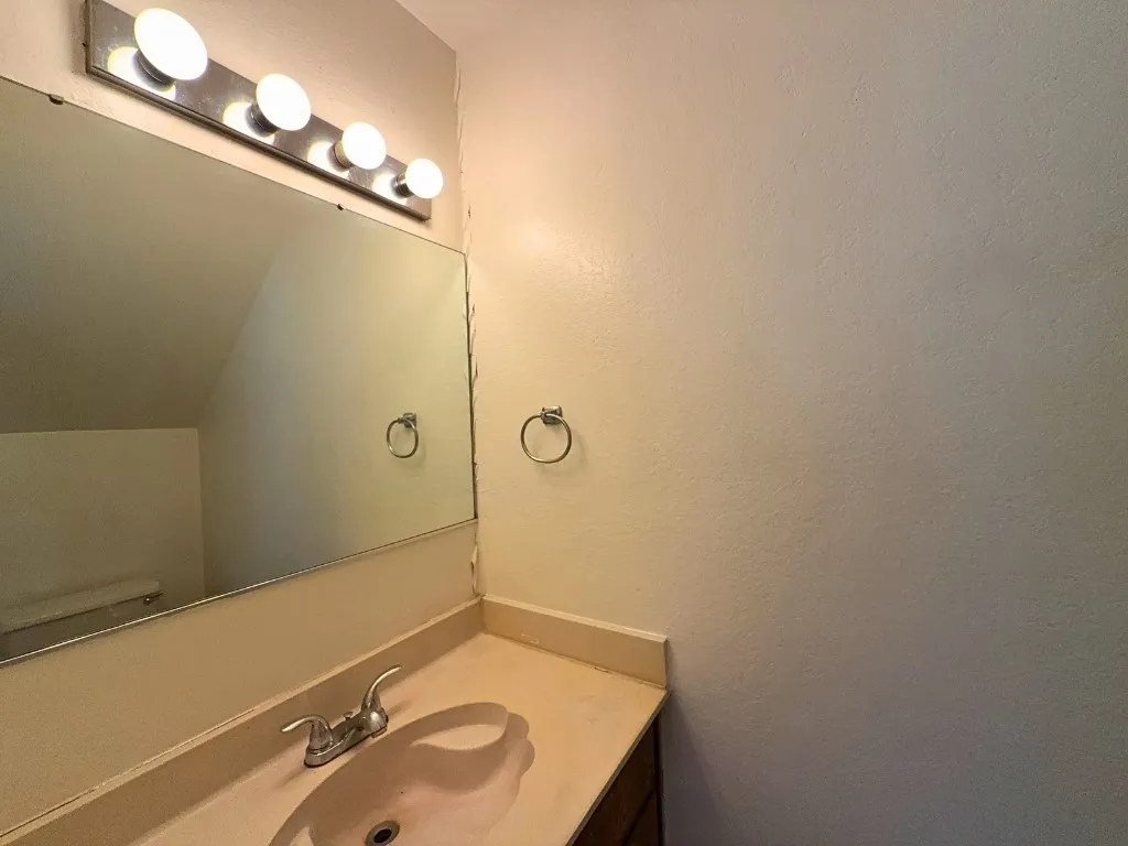 Apartment For Rent in Collin County , 807 W Walnut Street W C2, Celina, Texas 75009, 2 Bedroom, 2 Bathroom, Garage spaces, 887 Sqft, built in 1985, mls#21293261, Real Estate Agent in Celina, Homes For Rent in Collin county, Homes For Rent in Celina, Realtor in Celina Texas, Real Estate Brokerage Independent Realty Texas, Luminita Cordes Realtor