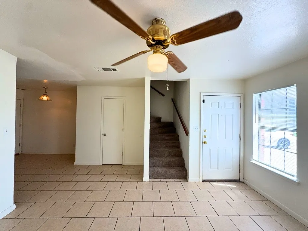 Apartment For Rent in Collin County , 807 W Walnut Street W C2, Celina, Texas 75009, 2 Bedroom, 2 Bathroom, Garage spaces, 887 Sqft, built in 1985, mls#21293261, Real Estate Agent in Celina, Homes For Rent in Collin county, Homes For Rent in Celina, Realtor in Celina Texas, Real Estate Brokerage Independent Realty Texas, Luminita Cordes Realtor