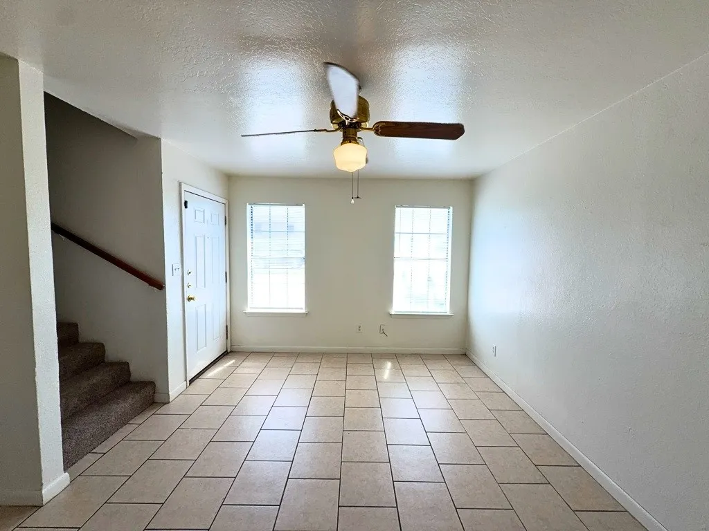 Apartment For Rent in Collin County , 807 W Walnut Street W C2, Celina, Texas 75009, 2 Bedroom, 2 Bathroom, Garage spaces, 887 Sqft, built in 1985, mls#21293261, Real Estate Agent in Celina, Homes For Rent in Collin county, Homes For Rent in Celina, Realtor in Celina Texas, Real Estate Brokerage Independent Realty Texas, Luminita Cordes Realtor