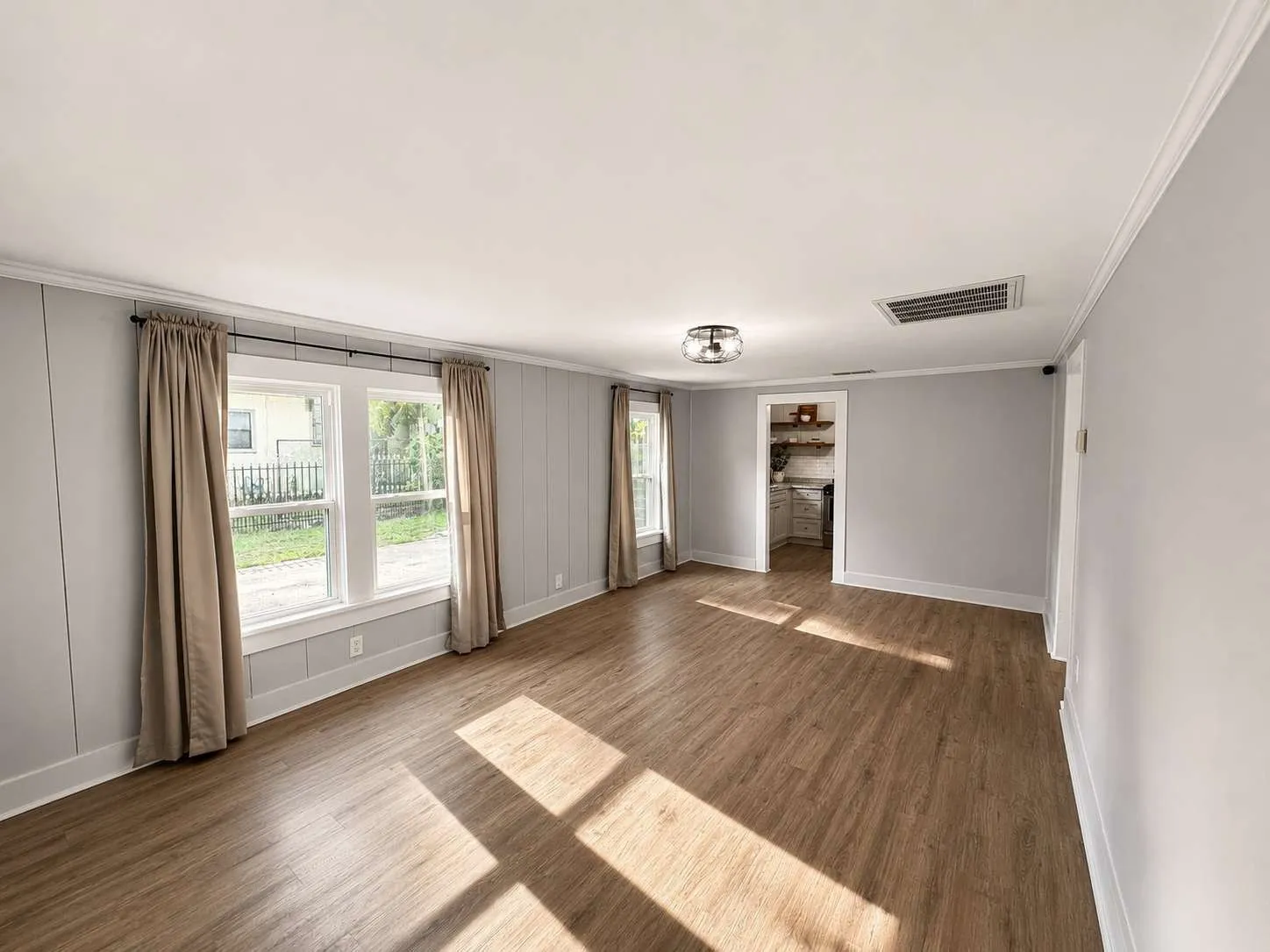 Single Family Residence For Sale in Tarrant County , 2401 Lillian Street, Fort Worth, Texas 76111, 2 Bedroom, 1 Bathroom, 2 Garage spaces, 937 Sqft, built in 1925, mls#21293263, Real Estate Agent in Fort Worth, Homes For Sale in Tarrant county, Homes For Sale in Fort Worth, Realtor in Fort Worth Texas, Real Estate Brokerage Independent Realty Texas, Luminita Cordes Realtor