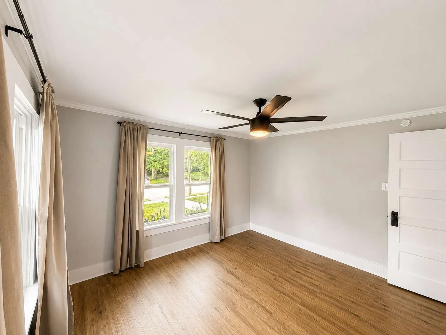 Single Family Residence For Sale in Tarrant County , 2401 Lillian Street, Fort Worth, Texas 76111, 2 Bedroom, 1 Bathroom, 2 Garage spaces, 937 Sqft, built in 1925, mls#21293263, Real Estate Agent in Fort Worth, Homes For Sale in Tarrant county, Homes For Sale in Fort Worth, Realtor in Fort Worth Texas, Real Estate Brokerage Independent Realty Texas, Luminita Cordes Realtor