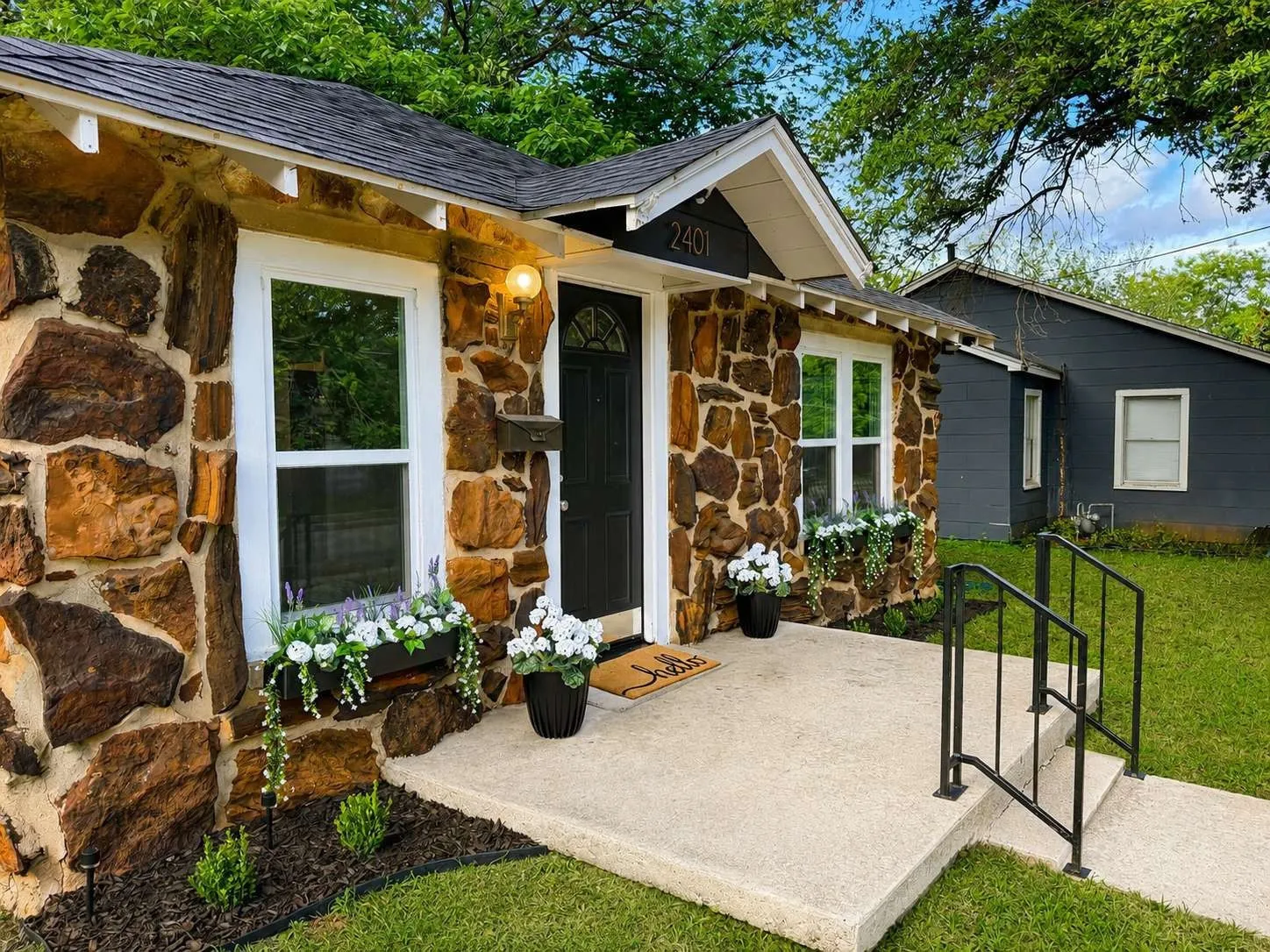 Single Family Residence For Sale in Tarrant County , 2401 Lillian Street, Fort Worth, Texas 76111, 2 Bedroom, 1 Bathroom, 2 Garage spaces, 937 Sqft, built in 1925, mls#21293263, Real Estate Agent in Fort Worth, Homes For Sale in Tarrant county, Homes For Sale in Fort Worth, Realtor in Fort Worth Texas, Real Estate Brokerage Independent Realty Texas, Luminita Cordes Realtor