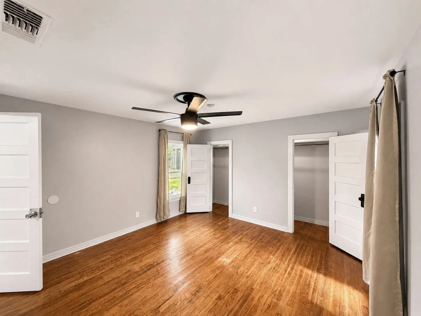 Single Family Residence For Sale in Tarrant County , 2401 Lillian Street, Fort Worth, Texas 76111, 2 Bedroom, 1 Bathroom, 2 Garage spaces, 937 Sqft, built in 1925, mls#21293263, Real Estate Agent in Fort Worth, Homes For Sale in Tarrant county, Homes For Sale in Fort Worth, Realtor in Fort Worth Texas, Real Estate Brokerage Independent Realty Texas, Luminita Cordes Realtor