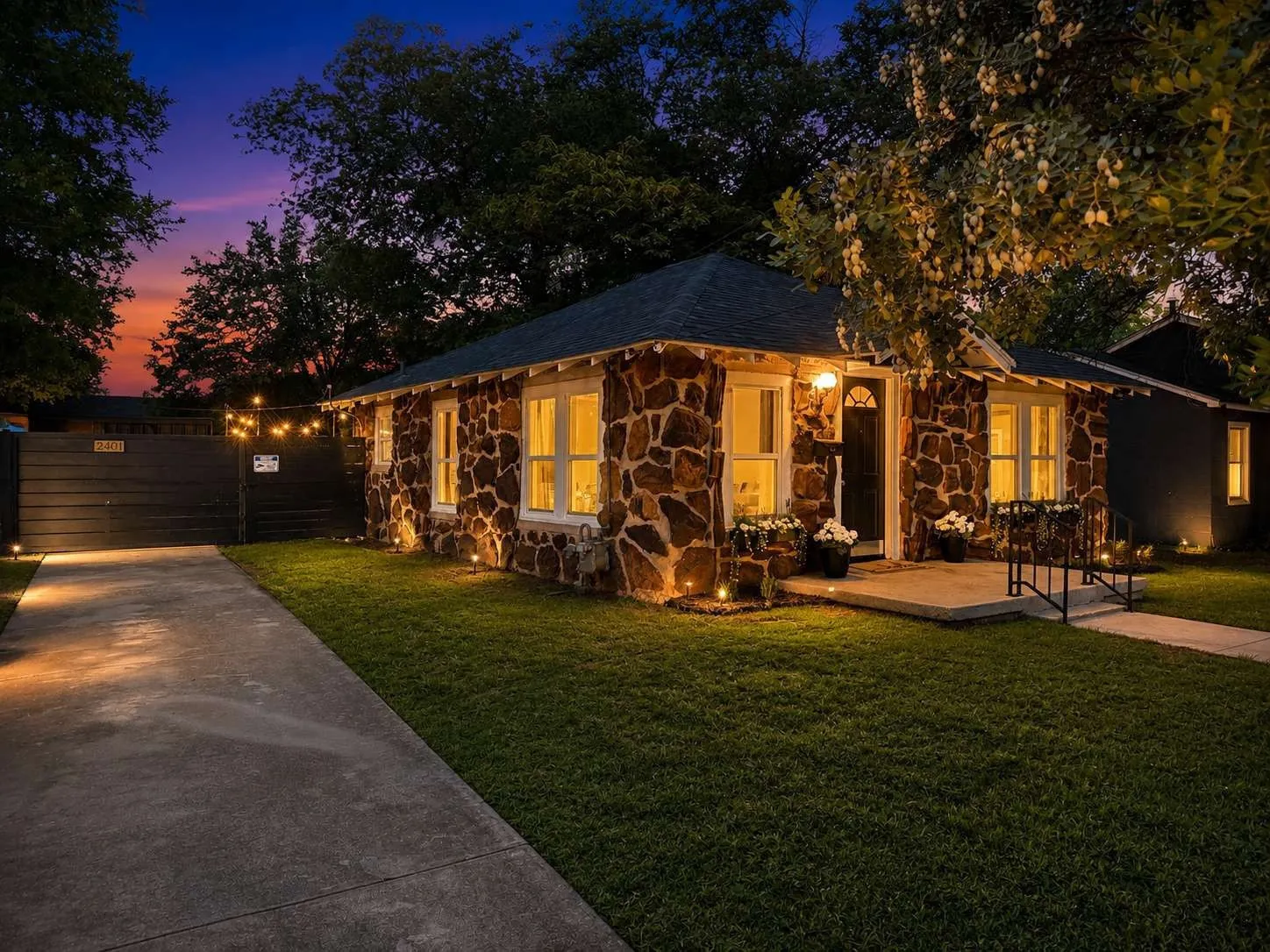 Single Family Residence For Sale in Tarrant County , 2401 Lillian Street, Fort Worth, Texas 76111, 2 Bedroom, 1 Bathroom, 2 Garage spaces, 937 Sqft, built in 1925, mls#21293263, Real Estate Agent in Fort Worth, Homes For Sale in Tarrant county, Homes For Sale in Fort Worth, Realtor in Fort Worth Texas, Real Estate Brokerage Independent Realty Texas, Luminita Cordes Realtor