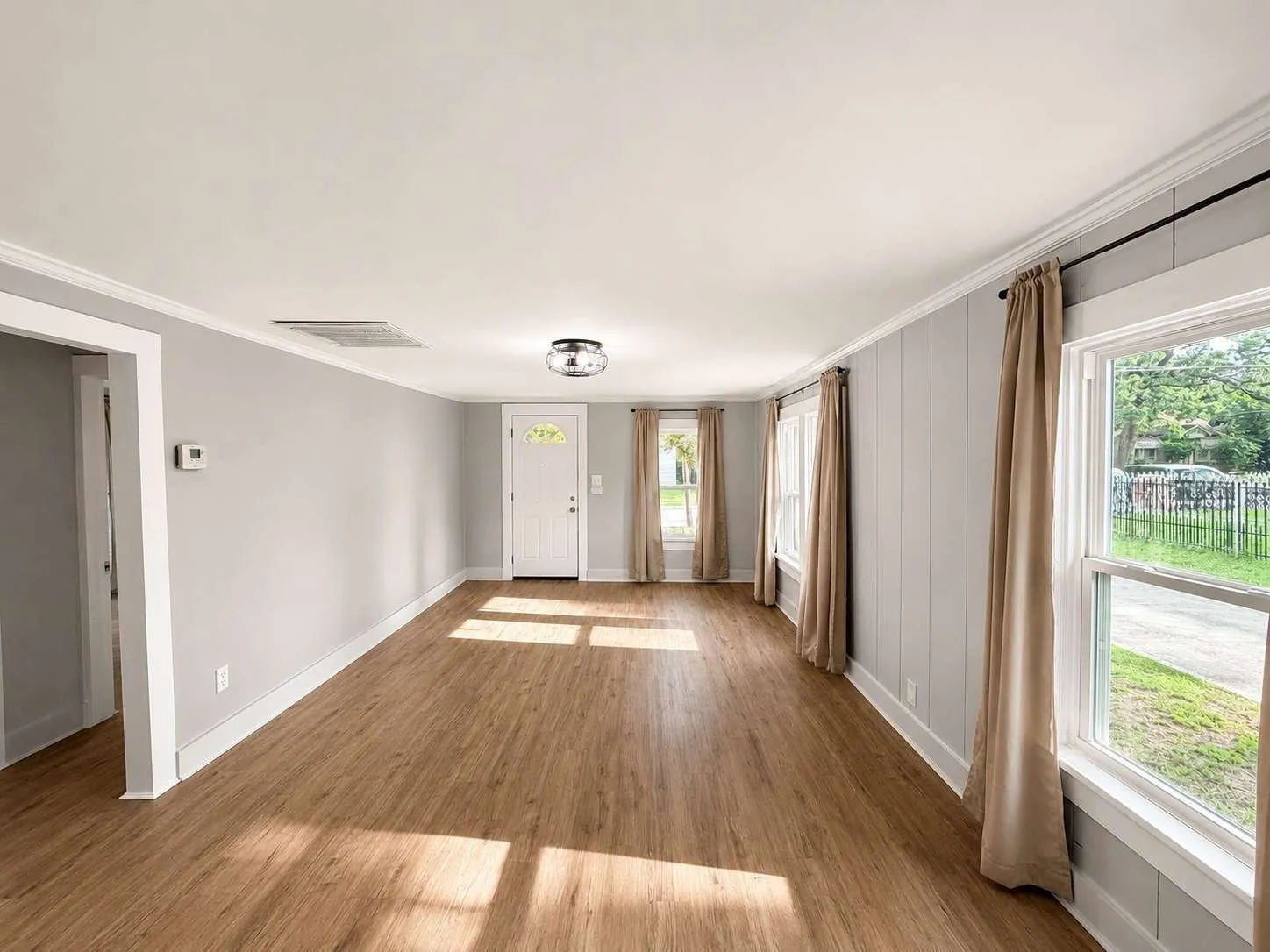 Single Family Residence For Sale in Tarrant County , 2401 Lillian Street, Fort Worth, Texas 76111, 2 Bedroom, 1 Bathroom, 2 Garage spaces, 937 Sqft, built in 1925, mls#21293263, Real Estate Agent in Fort Worth, Homes For Sale in Tarrant county, Homes For Sale in Fort Worth, Realtor in Fort Worth Texas, Real Estate Brokerage Independent Realty Texas, Luminita Cordes Realtor