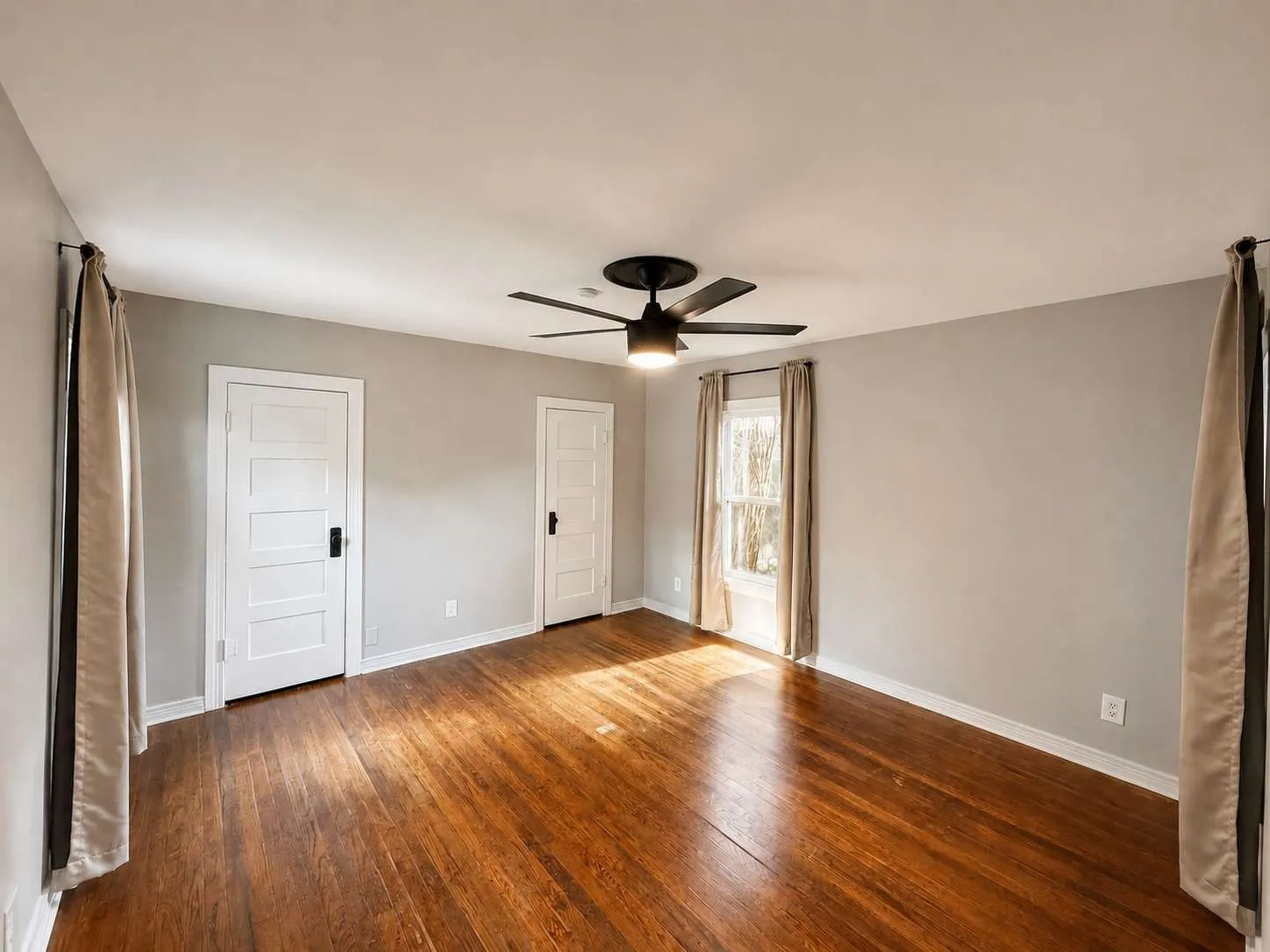 Single Family Residence For Sale in Tarrant County , 2401 Lillian Street, Fort Worth, Texas 76111, 2 Bedroom, 1 Bathroom, 2 Garage spaces, 937 Sqft, built in 1925, mls#21293263, Real Estate Agent in Fort Worth, Homes For Sale in Tarrant county, Homes For Sale in Fort Worth, Realtor in Fort Worth Texas, Real Estate Brokerage Independent Realty Texas, Luminita Cordes Realtor