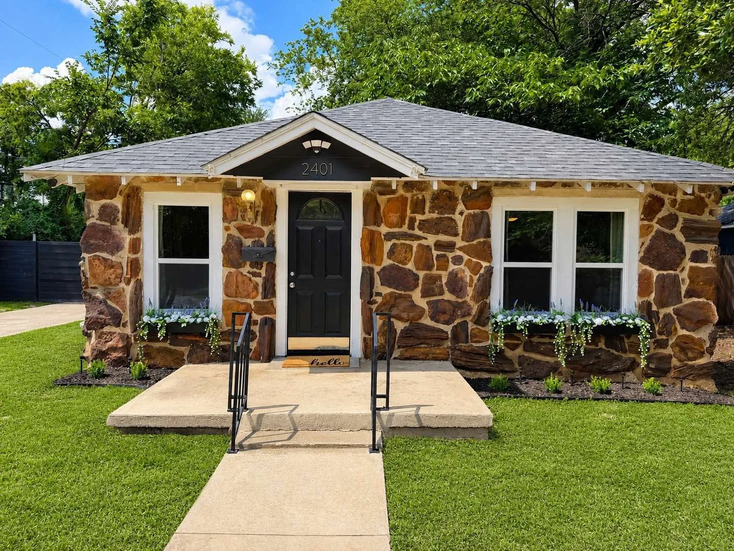Single Family Residence For Sale in Tarrant County , 2401 Lillian Street, Fort Worth, Texas 76111, 2 Bedroom, 1 Bathroom, 2 Garage spaces, 937 Sqft, built in 1925, mls#21293263, Real Estate Agent in Fort Worth, Homes For Sale in Tarrant county, Homes For Sale in Fort Worth, Realtor in Fort Worth Texas, Real Estate Brokerage Independent Realty Texas, Luminita Cordes Realtor