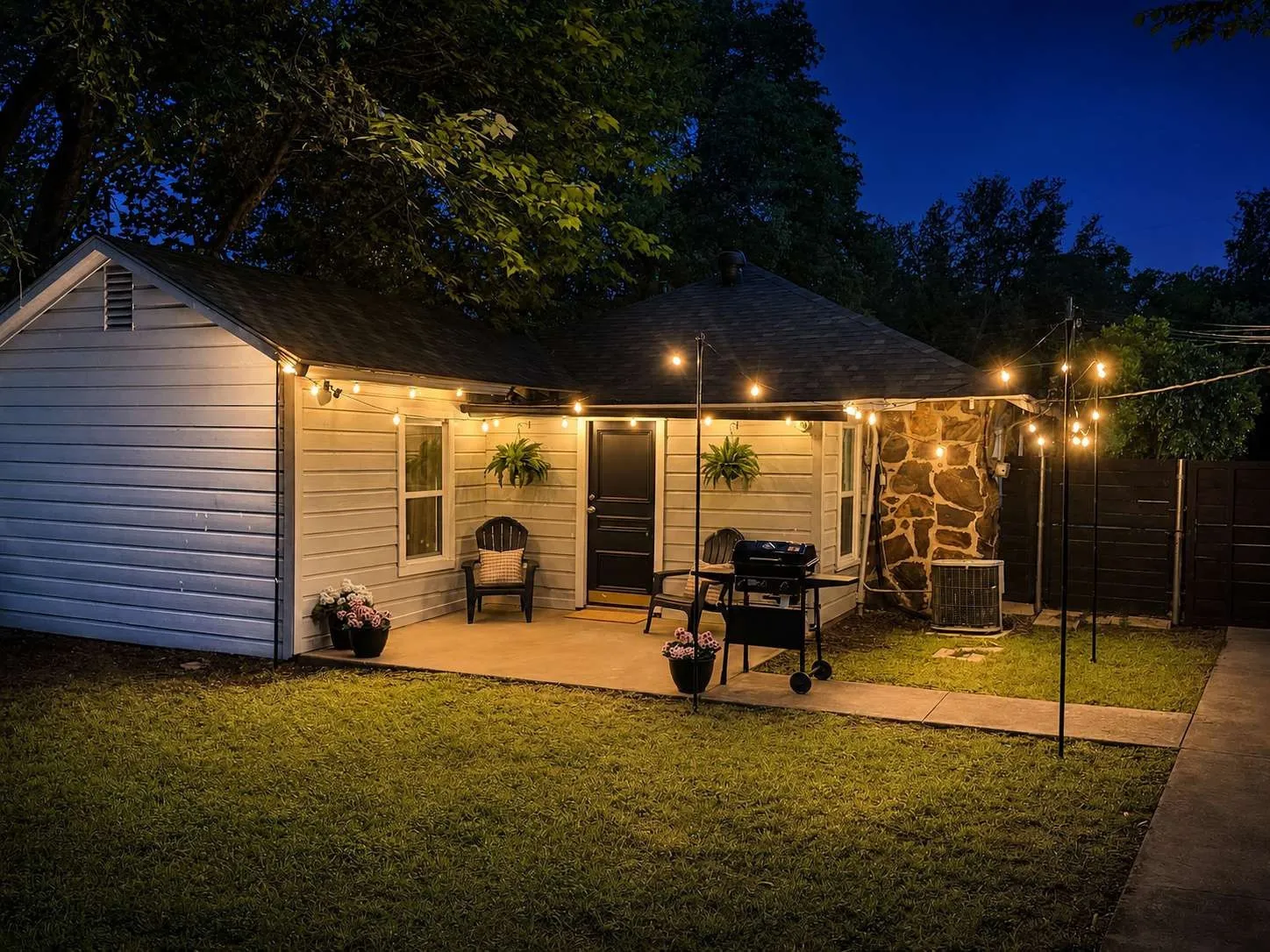 Single Family Residence For Sale in Tarrant County , 2401 Lillian Street, Fort Worth, Texas 76111, 2 Bedroom, 1 Bathroom, 2 Garage spaces, 937 Sqft, built in 1925, mls#21293263, Real Estate Agent in Fort Worth, Homes For Sale in Tarrant county, Homes For Sale in Fort Worth, Realtor in Fort Worth Texas, Real Estate Brokerage Independent Realty Texas, Luminita Cordes Realtor