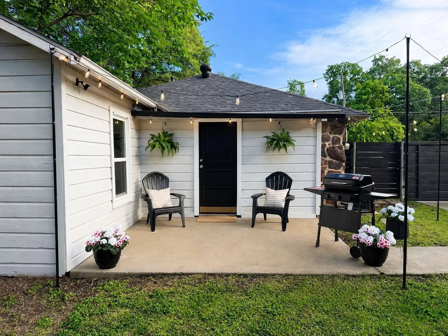 Single Family Residence For Sale in Tarrant County , 2401 Lillian Street, Fort Worth, Texas 76111, 2 Bedroom, 1 Bathroom, 2 Garage spaces, 937 Sqft, built in 1925, mls#21293263, Real Estate Agent in Fort Worth, Homes For Sale in Tarrant county, Homes For Sale in Fort Worth, Realtor in Fort Worth Texas, Real Estate Brokerage Independent Realty Texas, Luminita Cordes Realtor