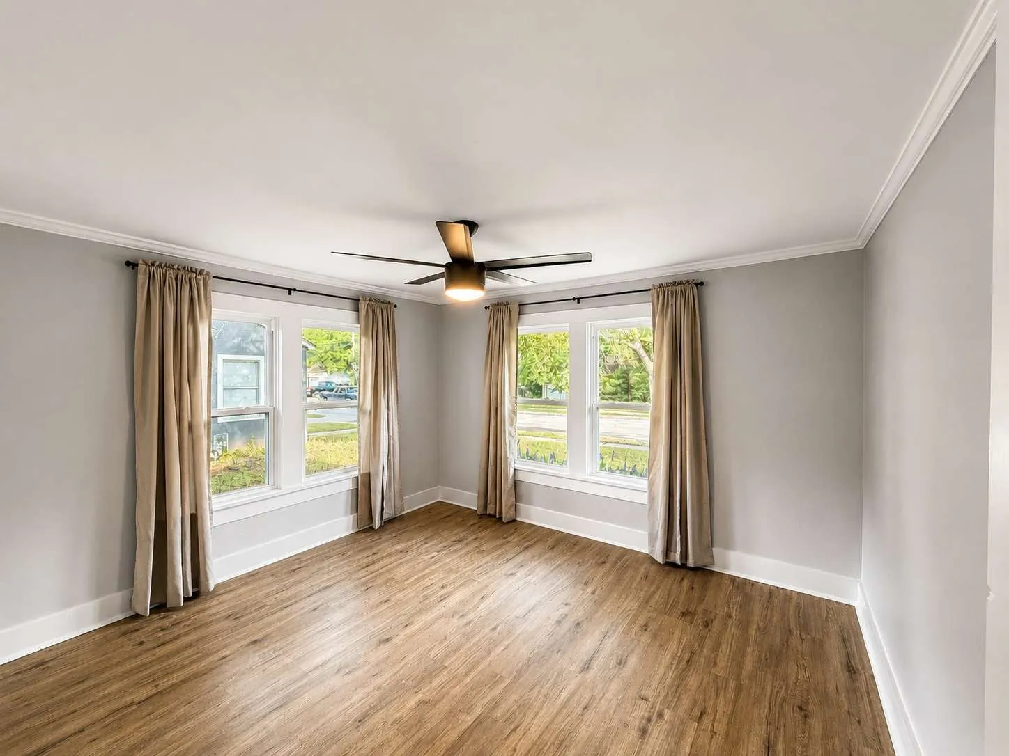 Single Family Residence For Sale in Tarrant County , 2401 Lillian Street, Fort Worth, Texas 76111, 2 Bedroom, 1 Bathroom, 2 Garage spaces, 937 Sqft, built in 1925, mls#21293263, Real Estate Agent in Fort Worth, Homes For Sale in Tarrant county, Homes For Sale in Fort Worth, Realtor in Fort Worth Texas, Real Estate Brokerage Independent Realty Texas, Luminita Cordes Realtor
