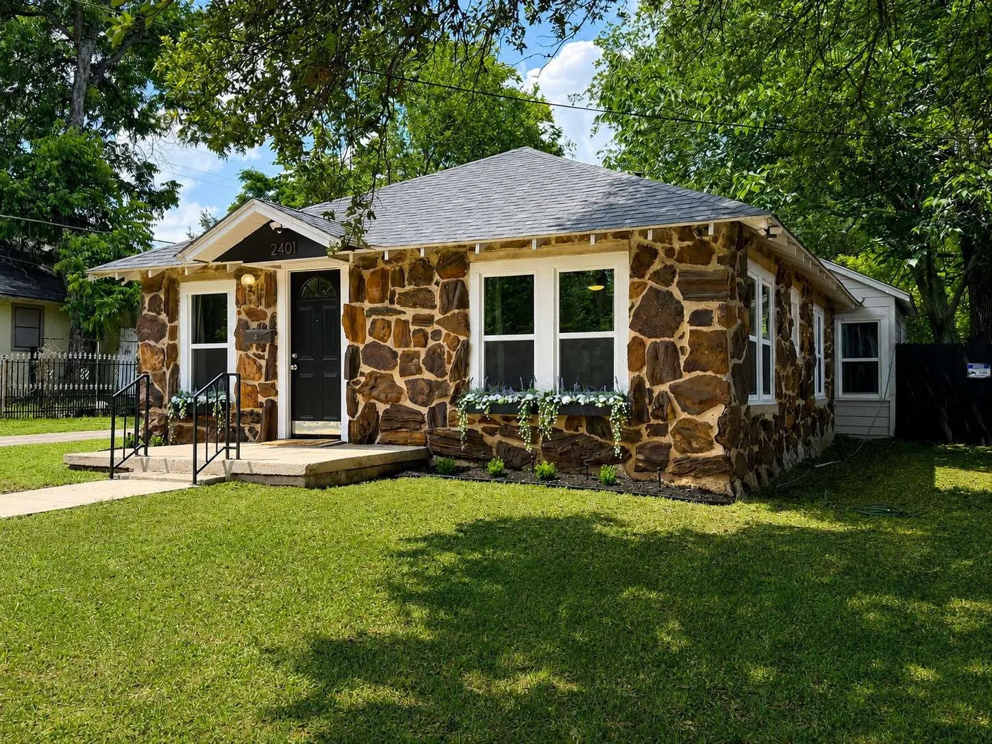 Single Family Residence For Sale in Tarrant County , 2401 Lillian Street, Fort Worth, Texas 76111, 2 Bedroom, 1 Bathroom, 2 Garage spaces, 937 Sqft, built in 1925, mls#21293263, Real Estate Agent in Fort Worth, Homes For Sale in Tarrant county, Homes For Sale in Fort Worth, Realtor in Fort Worth Texas, Real Estate Brokerage Independent Realty Texas, Luminita Cordes Realtor