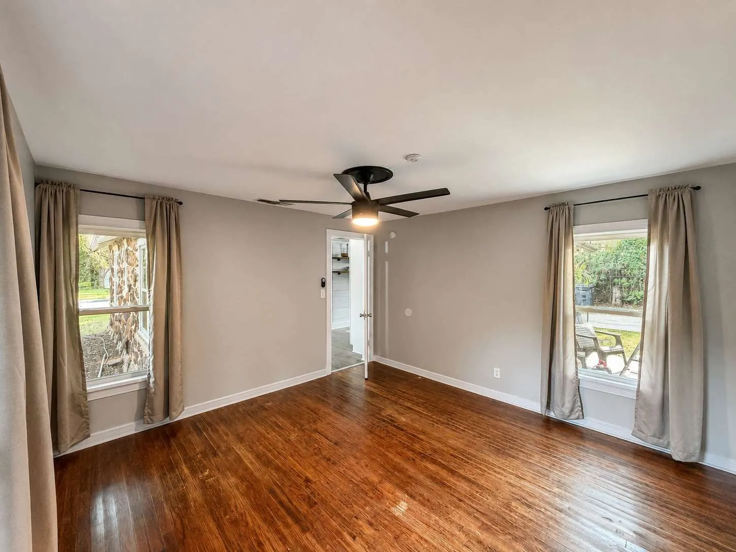 Single Family Residence For Sale in Tarrant County , 2401 Lillian Street, Fort Worth, Texas 76111, 2 Bedroom, 1 Bathroom, 2 Garage spaces, 937 Sqft, built in 1925, mls#21293263, Real Estate Agent in Fort Worth, Homes For Sale in Tarrant county, Homes For Sale in Fort Worth, Realtor in Fort Worth Texas, Real Estate Brokerage Independent Realty Texas, Luminita Cordes Realtor