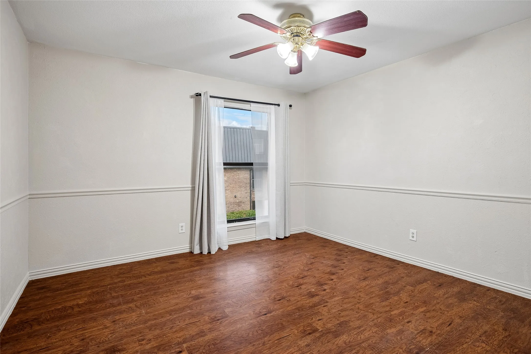 Second Bedroom without furniture.
