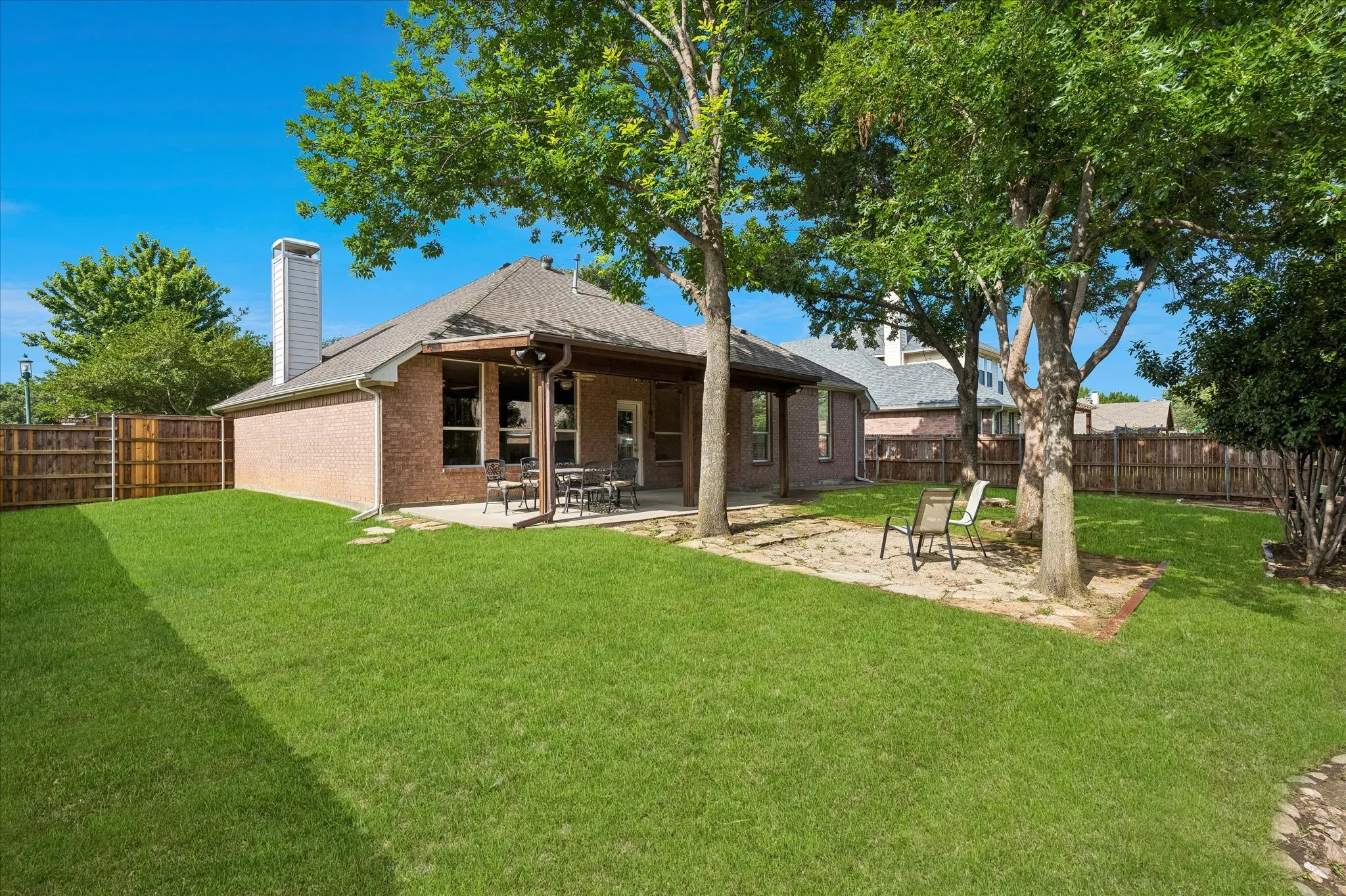 Single Family Residence For Sale in Denton County , 1204 Wildflower Lane, Flower Mound, Texas 75028, 4 Bedroom, 2 Bathroom, 2 Garage spaces, 2,097 Sqft, built in 2000, mls#21290826, Real Estate Agent in Flower Mound, Homes For Sale in Denton county, Homes For Sale in Flower Mound, Realtor in Flower Mound Texas, Real Estate Brokerage Independent Realty Texas, Luminita Cordes Realtor