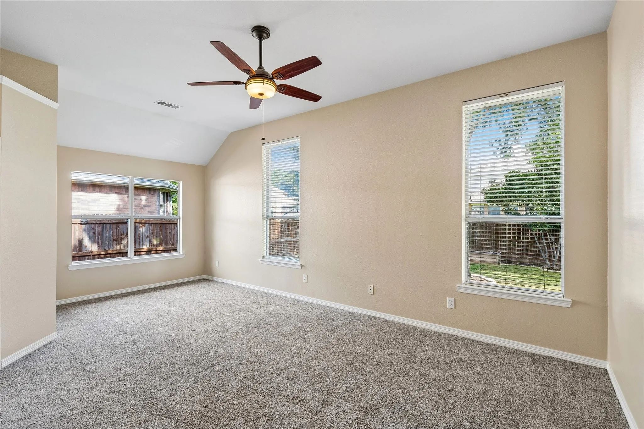 Single Family Residence For Sale in Denton County , 1204 Wildflower Lane, Flower Mound, Texas 75028, 4 Bedroom, 2 Bathroom, 2 Garage spaces, 2,097 Sqft, built in 2000, mls#21290826, Real Estate Agent in Flower Mound, Homes For Sale in Denton county, Homes For Sale in Flower Mound, Realtor in Flower Mound Texas, Real Estate Brokerage Independent Realty Texas, Luminita Cordes Realtor