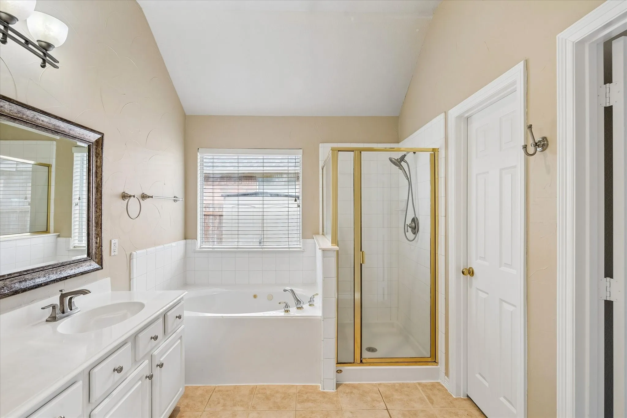Single Family Residence For Sale in Denton County , 1204 Wildflower Lane, Flower Mound, Texas 75028, 4 Bedroom, 2 Bathroom, 2 Garage spaces, 2,097 Sqft, built in 2000, mls#21290826, Real Estate Agent in Flower Mound, Homes For Sale in Denton county, Homes For Sale in Flower Mound, Realtor in Flower Mound Texas, Real Estate Brokerage Independent Realty Texas, Luminita Cordes Realtor