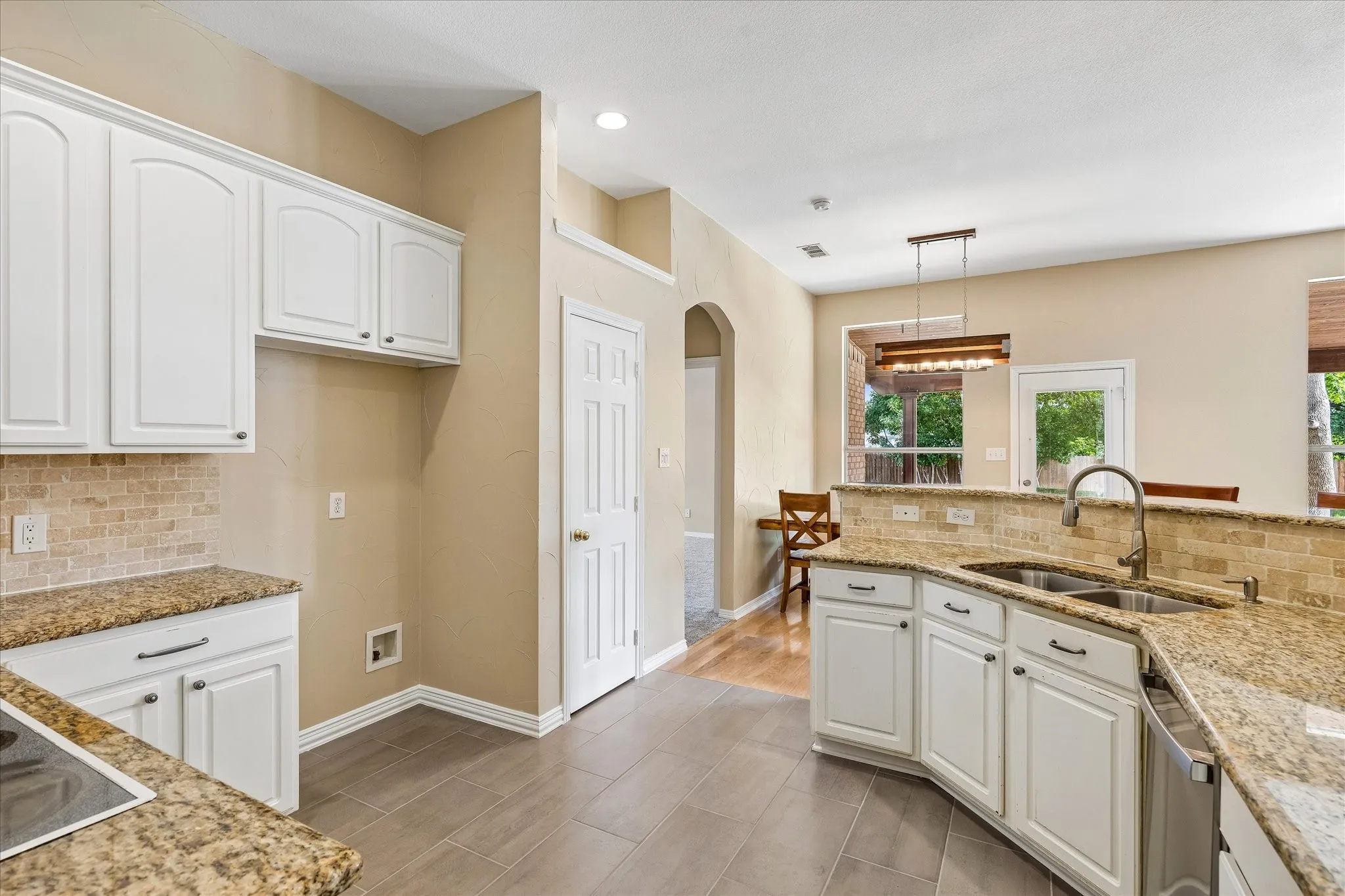 Single Family Residence For Sale in Denton County , 1204 Wildflower Lane, Flower Mound, Texas 75028, 4 Bedroom, 2 Bathroom, 2 Garage spaces, 2,097 Sqft, built in 2000, mls#21290826, Real Estate Agent in Flower Mound, Homes For Sale in Denton county, Homes For Sale in Flower Mound, Realtor in Flower Mound Texas, Real Estate Brokerage Independent Realty Texas, Luminita Cordes Realtor