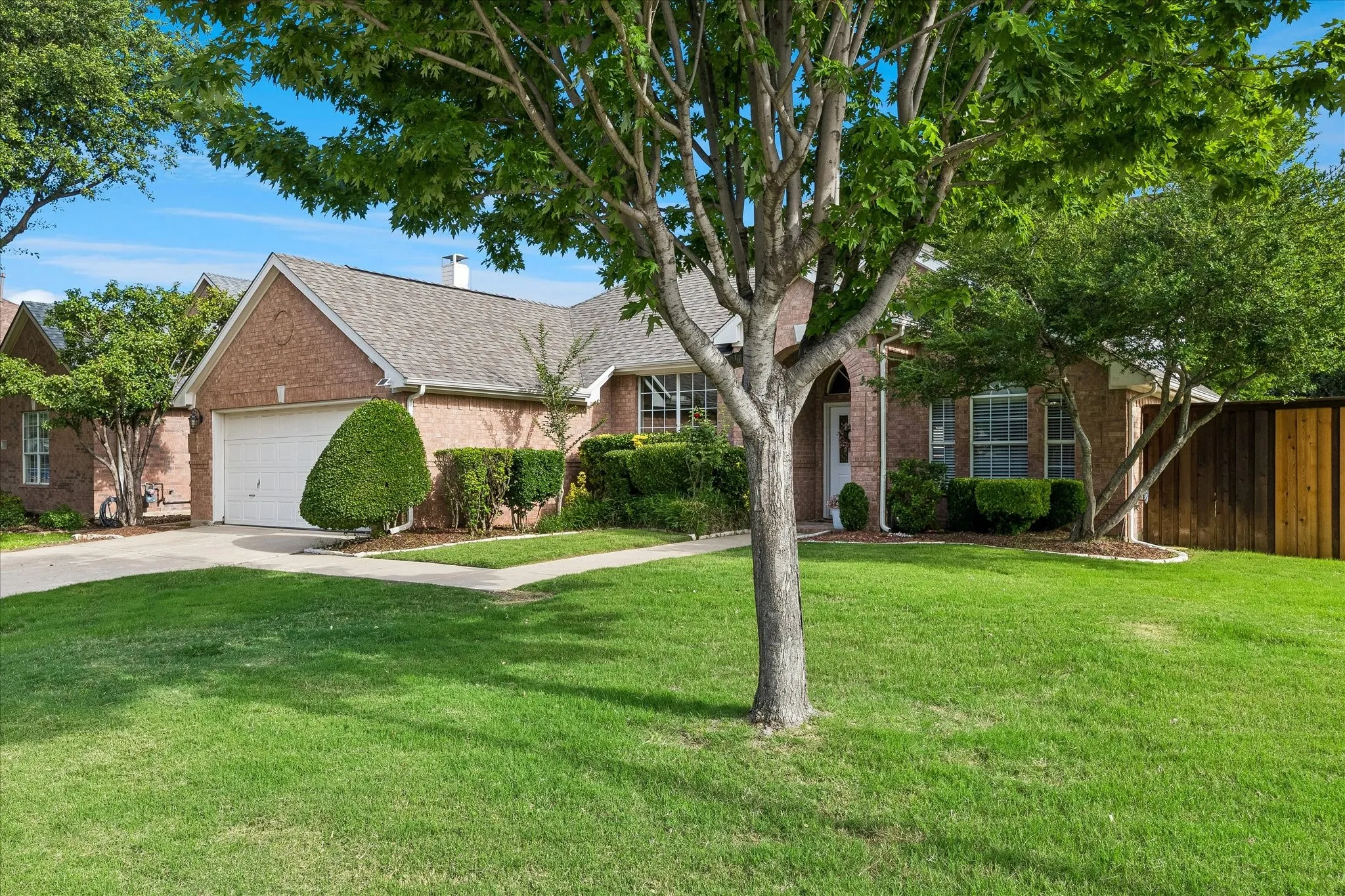Single Family Residence For Sale in Denton County , 1204 Wildflower Lane, Flower Mound, Texas 75028, 4 Bedroom, 2 Bathroom, 2 Garage spaces, 2,097 Sqft, built in 2000, mls#21290826, Real Estate Agent in Flower Mound, Homes For Sale in Denton county, Homes For Sale in Flower Mound, Realtor in Flower Mound Texas, Real Estate Brokerage Independent Realty Texas, Luminita Cordes Realtor