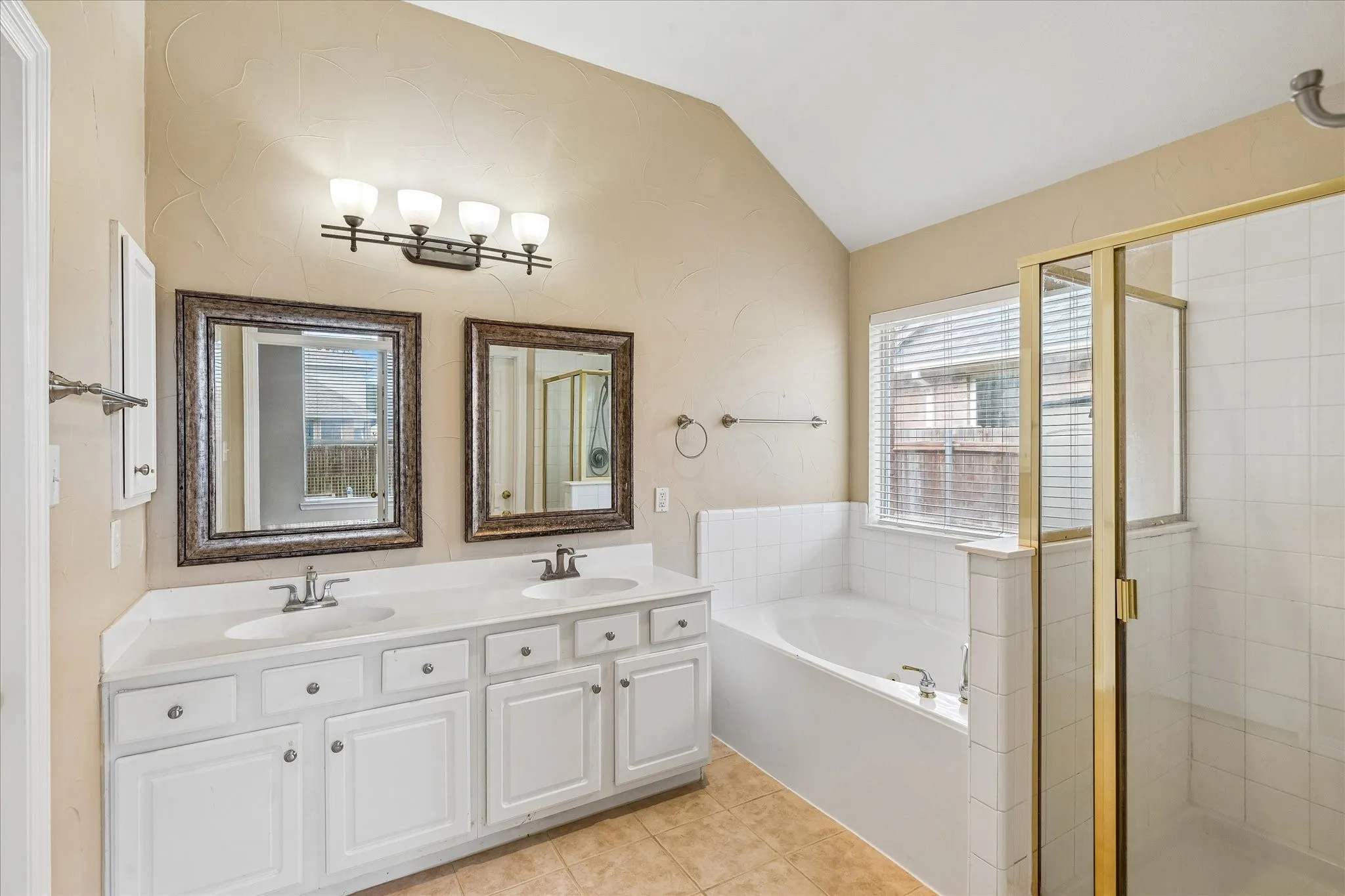 Single Family Residence For Sale in Denton County , 1204 Wildflower Lane, Flower Mound, Texas 75028, 4 Bedroom, 2 Bathroom, 2 Garage spaces, 2,097 Sqft, built in 2000, mls#21290826, Real Estate Agent in Flower Mound, Homes For Sale in Denton county, Homes For Sale in Flower Mound, Realtor in Flower Mound Texas, Real Estate Brokerage Independent Realty Texas, Luminita Cordes Realtor