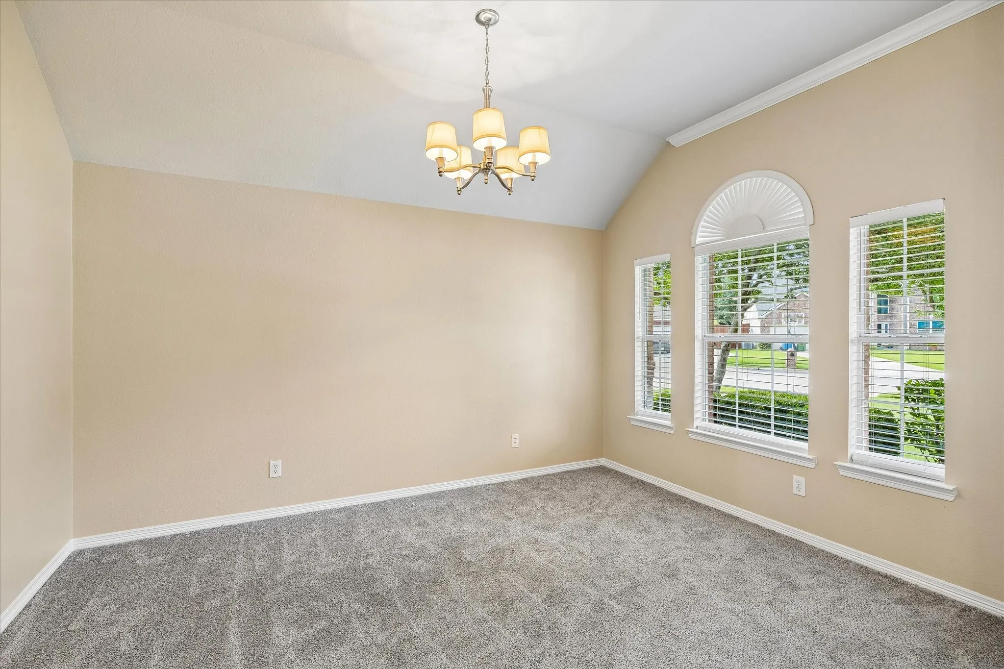 Single Family Residence For Sale in Denton County , 1204 Wildflower Lane, Flower Mound, Texas 75028, 4 Bedroom, 2 Bathroom, 2 Garage spaces, 2,097 Sqft, built in 2000, mls#21290826, Real Estate Agent in Flower Mound, Homes For Sale in Denton county, Homes For Sale in Flower Mound, Realtor in Flower Mound Texas, Real Estate Brokerage Independent Realty Texas, Luminita Cordes Realtor