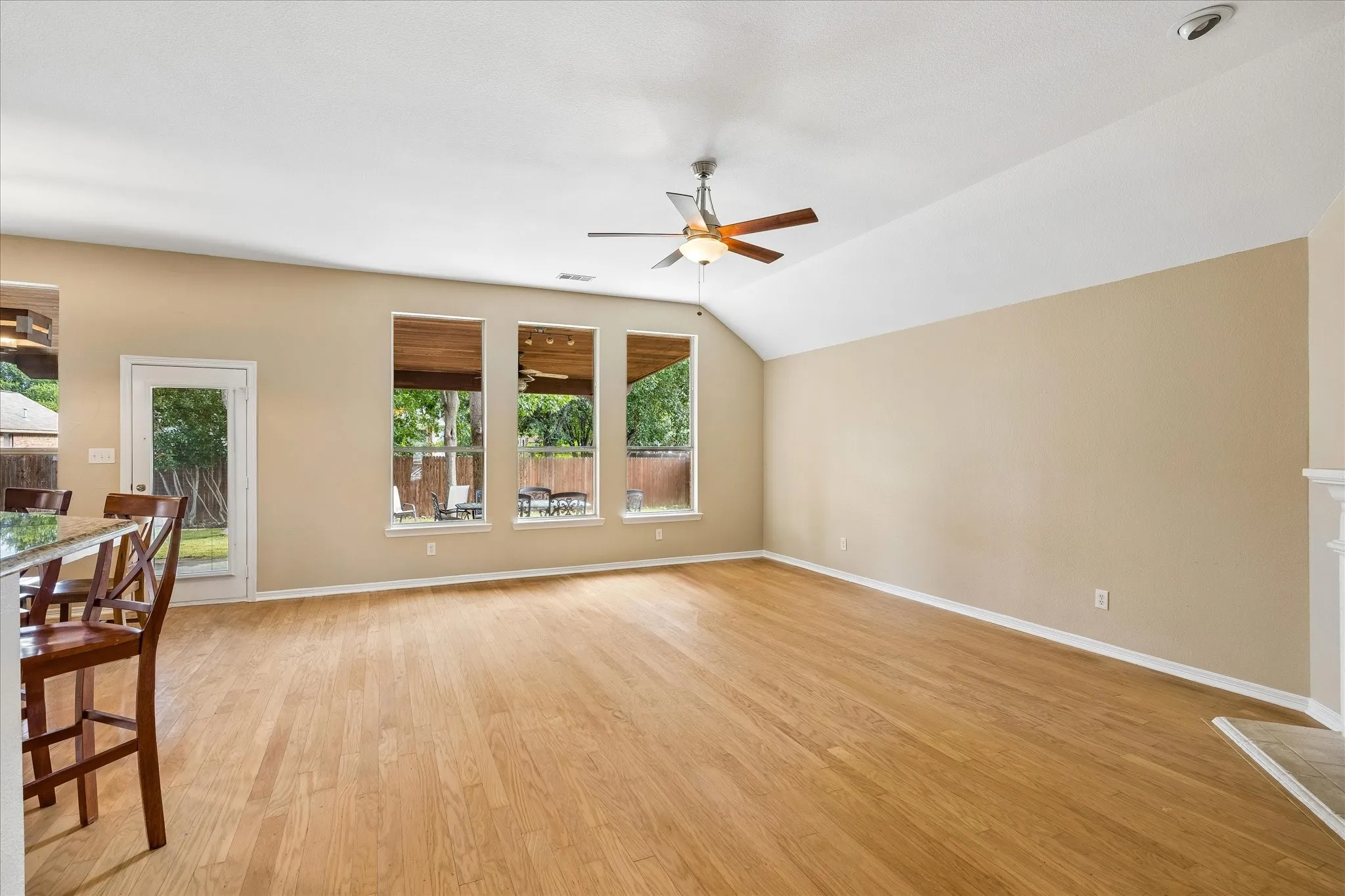 Single Family Residence For Sale in Denton County , 1204 Wildflower Lane, Flower Mound, Texas 75028, 4 Bedroom, 2 Bathroom, 2 Garage spaces, 2,097 Sqft, built in 2000, mls#21290826, Real Estate Agent in Flower Mound, Homes For Sale in Denton county, Homes For Sale in Flower Mound, Realtor in Flower Mound Texas, Real Estate Brokerage Independent Realty Texas, Luminita Cordes Realtor