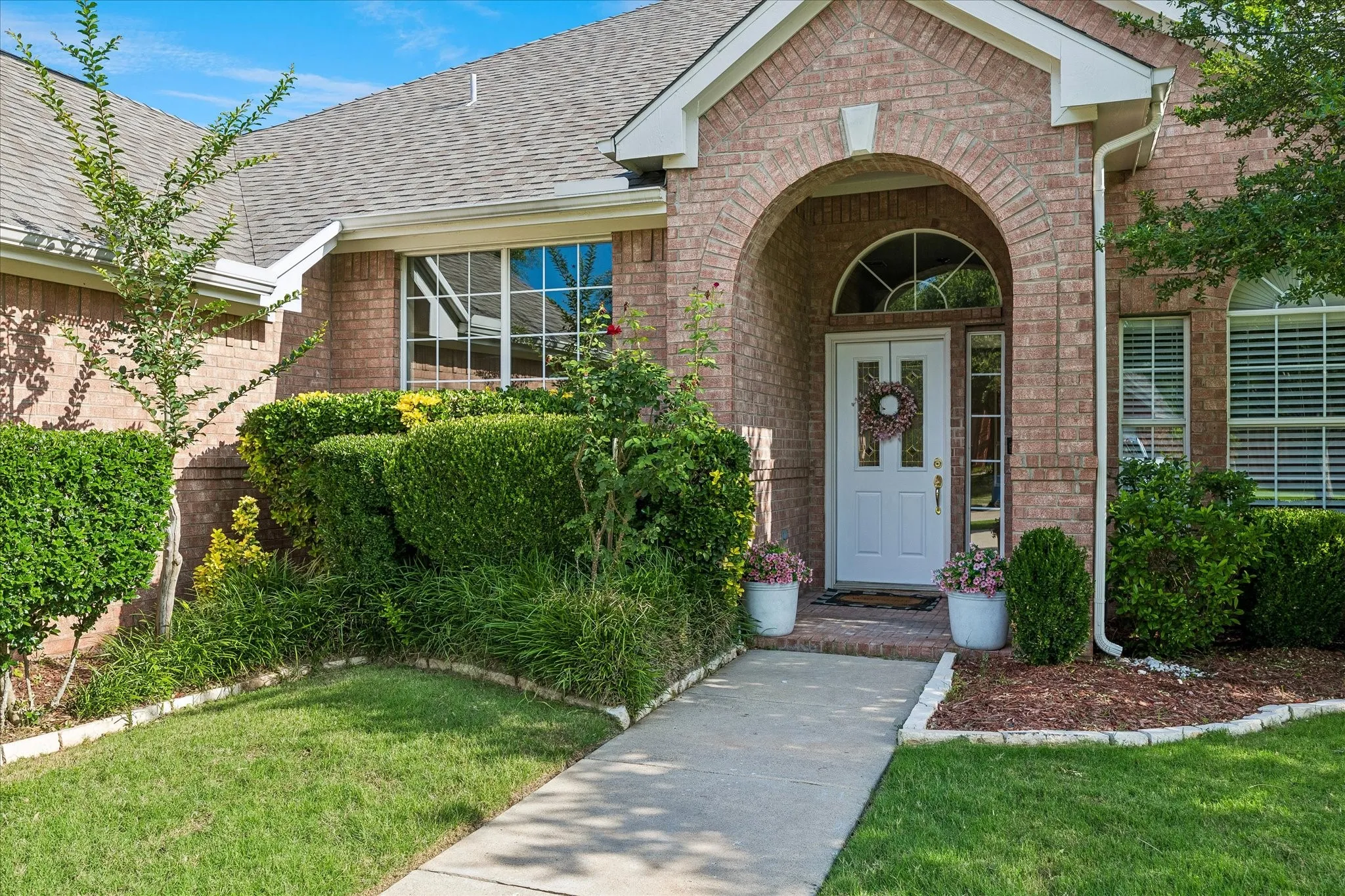 Single Family Residence For Sale in Denton County , 1204 Wildflower Lane, Flower Mound, Texas 75028, 4 Bedroom, 2 Bathroom, 2 Garage spaces, 2,097 Sqft, built in 2000, mls#21290826, Real Estate Agent in Flower Mound, Homes For Sale in Denton county, Homes For Sale in Flower Mound, Realtor in Flower Mound Texas, Real Estate Brokerage Independent Realty Texas, Luminita Cordes Realtor