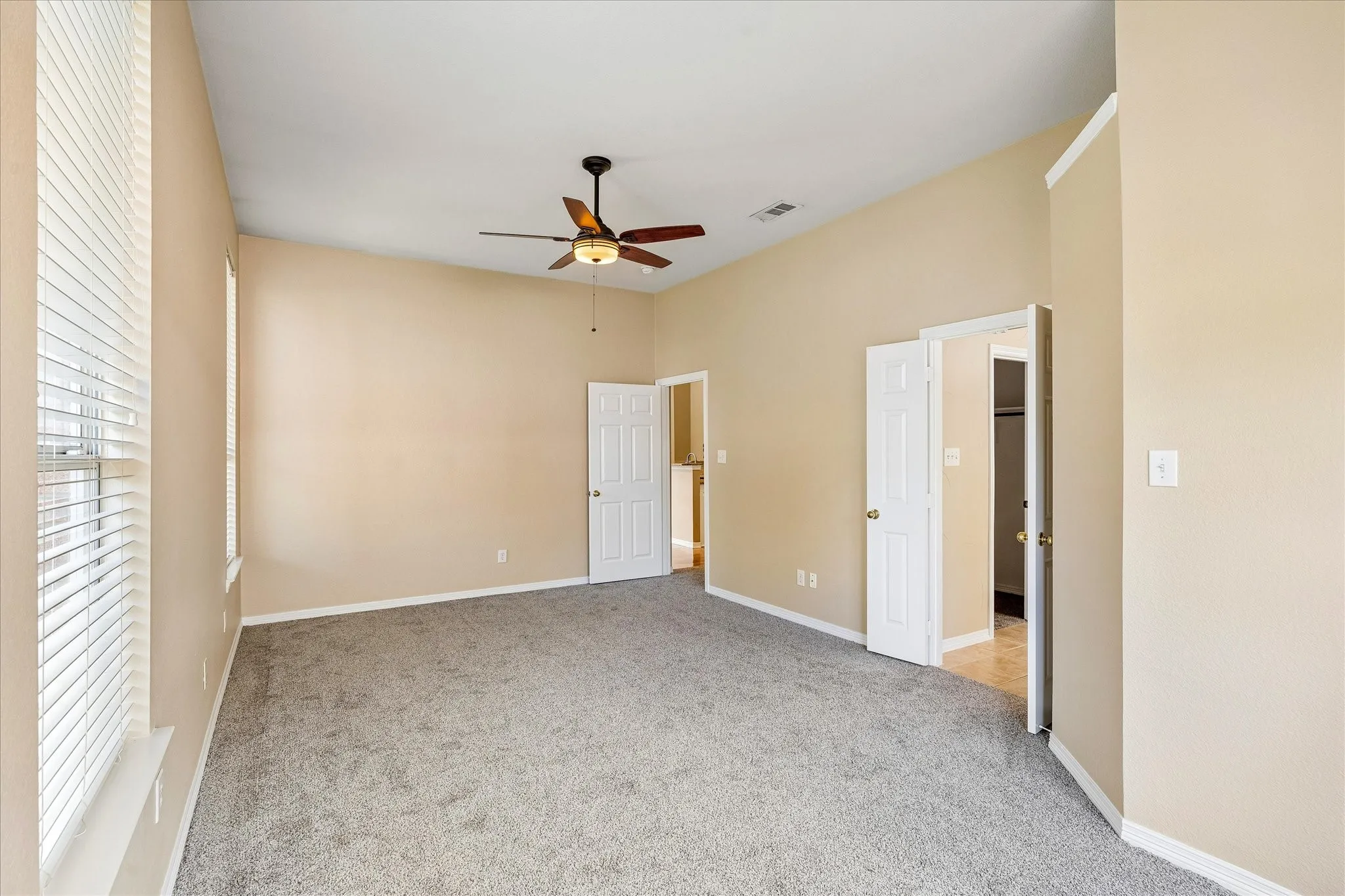 Single Family Residence For Sale in Denton County , 1204 Wildflower Lane, Flower Mound, Texas 75028, 4 Bedroom, 2 Bathroom, 2 Garage spaces, 2,097 Sqft, built in 2000, mls#21290826, Real Estate Agent in Flower Mound, Homes For Sale in Denton county, Homes For Sale in Flower Mound, Realtor in Flower Mound Texas, Real Estate Brokerage Independent Realty Texas, Luminita Cordes Realtor