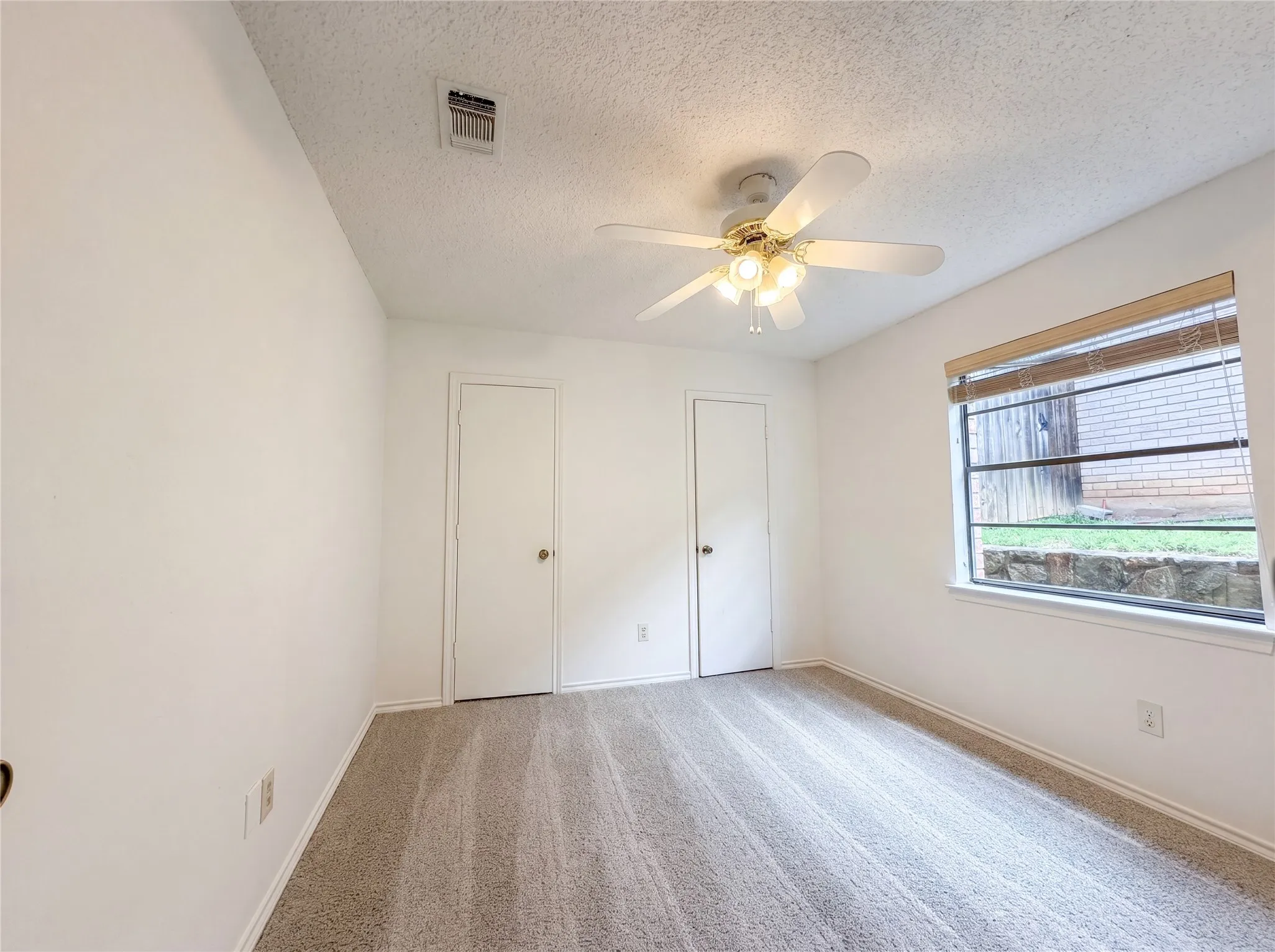 Single Family Residence For Sale in Tarrant County , 5719 Stage Line Drive, Arlington, Texas 76017, 3 Bedroom, 2 Bathroom, 2 Garage spaces, 1,604 Sqft, built in 1978, mls#21293268, Real Estate Agent in Arlington, Homes For Sale in Tarrant county, Homes For Sale in Arlington, Realtor in Arlington Texas, Real Estate Brokerage Independent Realty Texas, Luminita Cordes Realtor